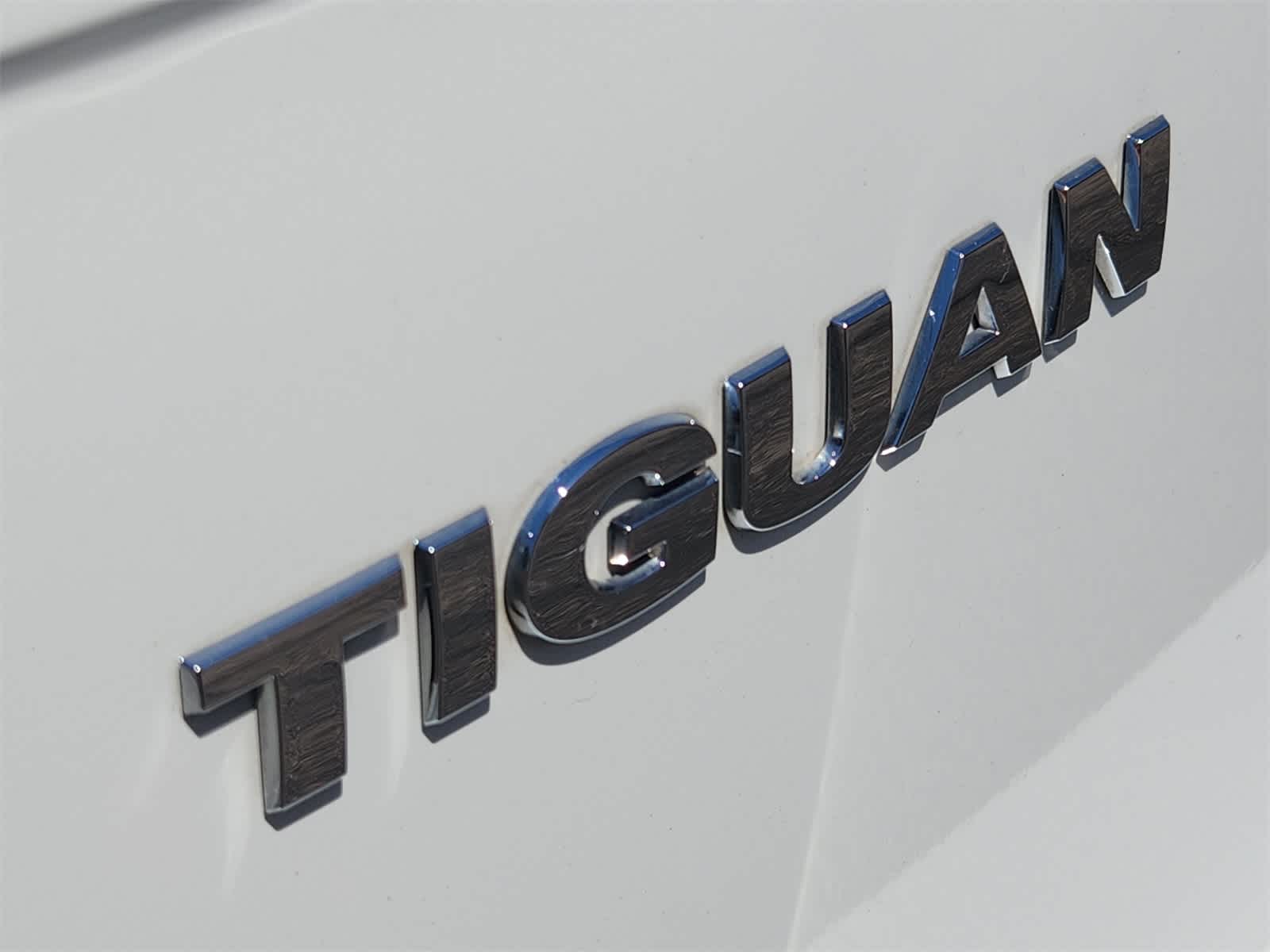 Thumbnail: 2021 Volkswagen Tiguan - 12