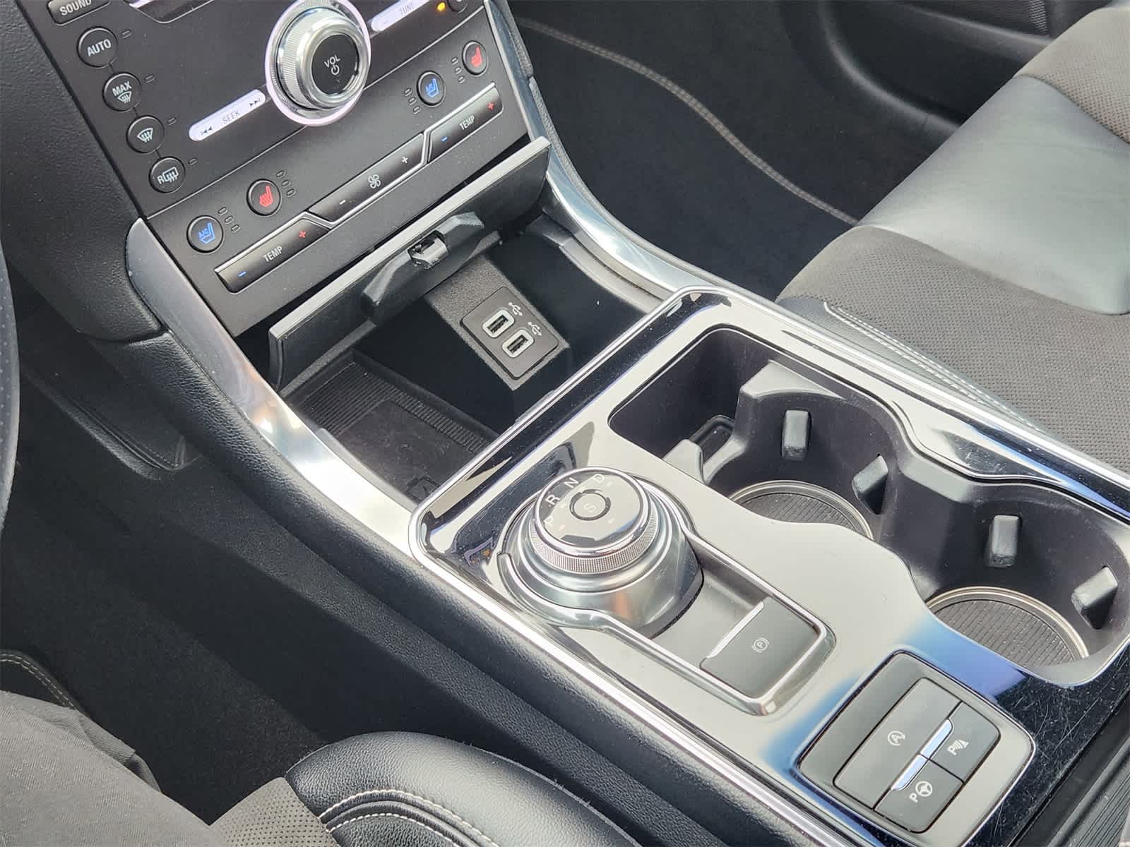 Thumbnail: 2019 Ford Edge - 20