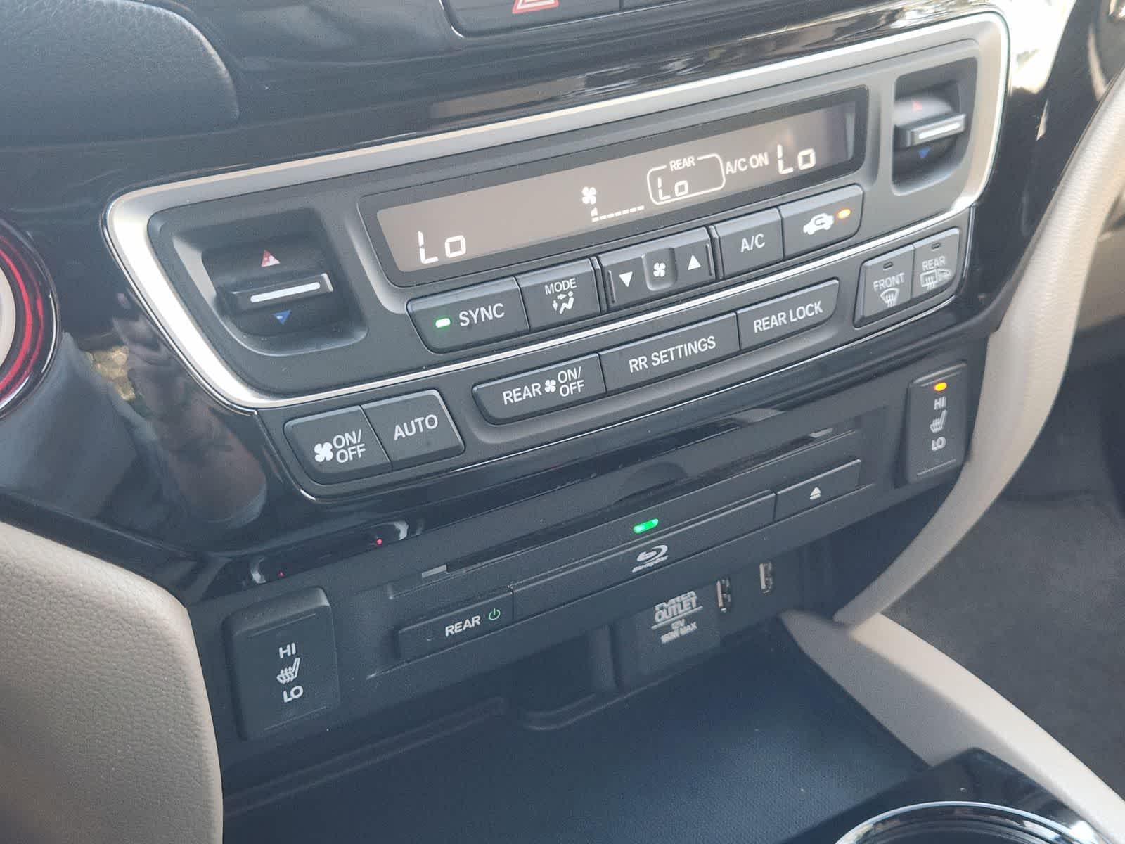 Thumbnail: 2016 Honda Pilot - 19