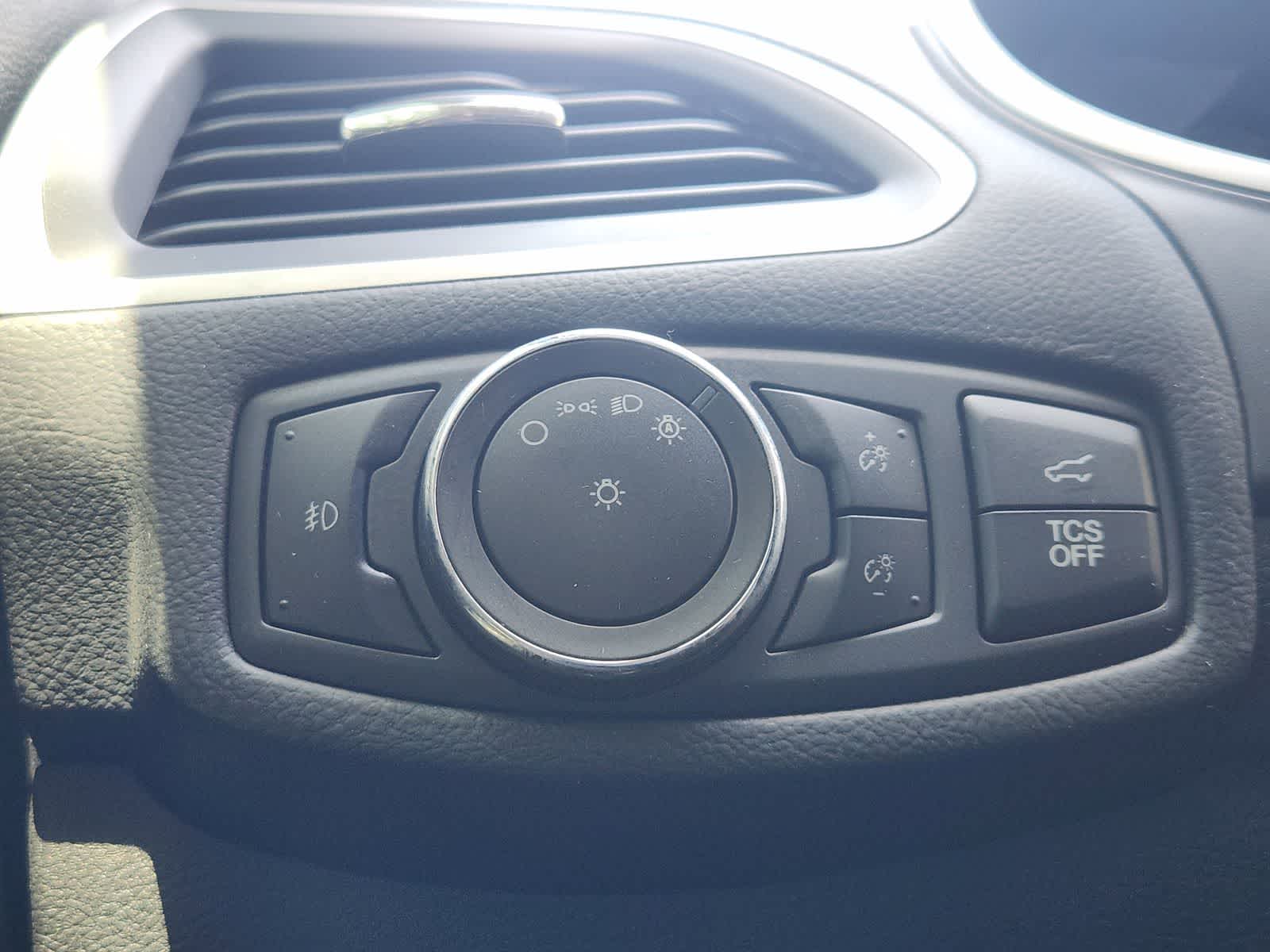 Thumbnail: 2020 Ford Edge - 22