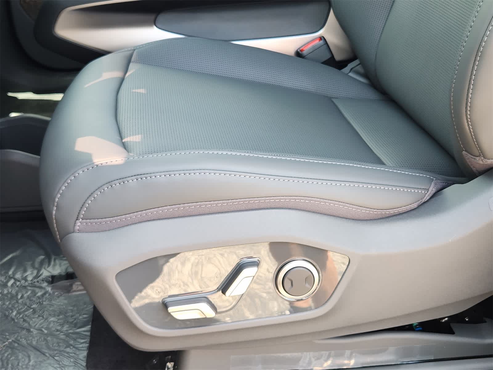 Thumbnail: 2026 Kia EV9 - 20