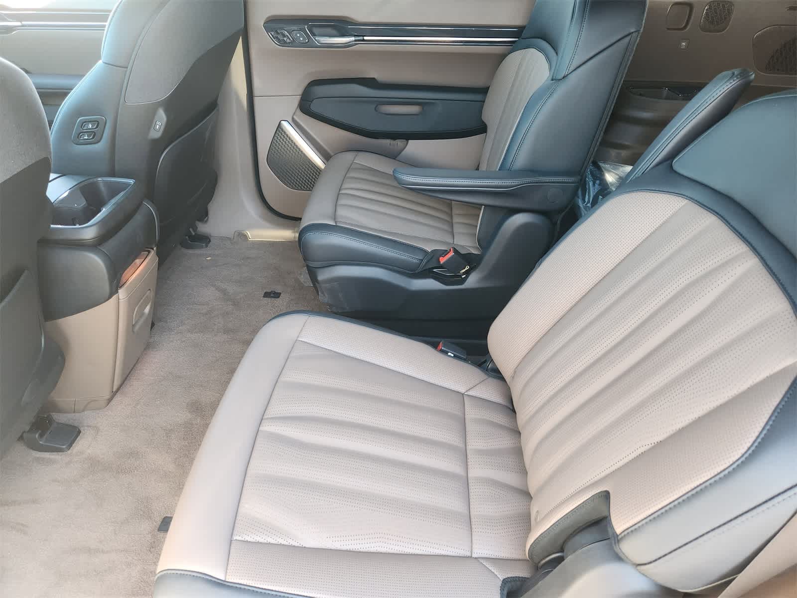 Thumbnail: 2026 Kia EV9 - 22