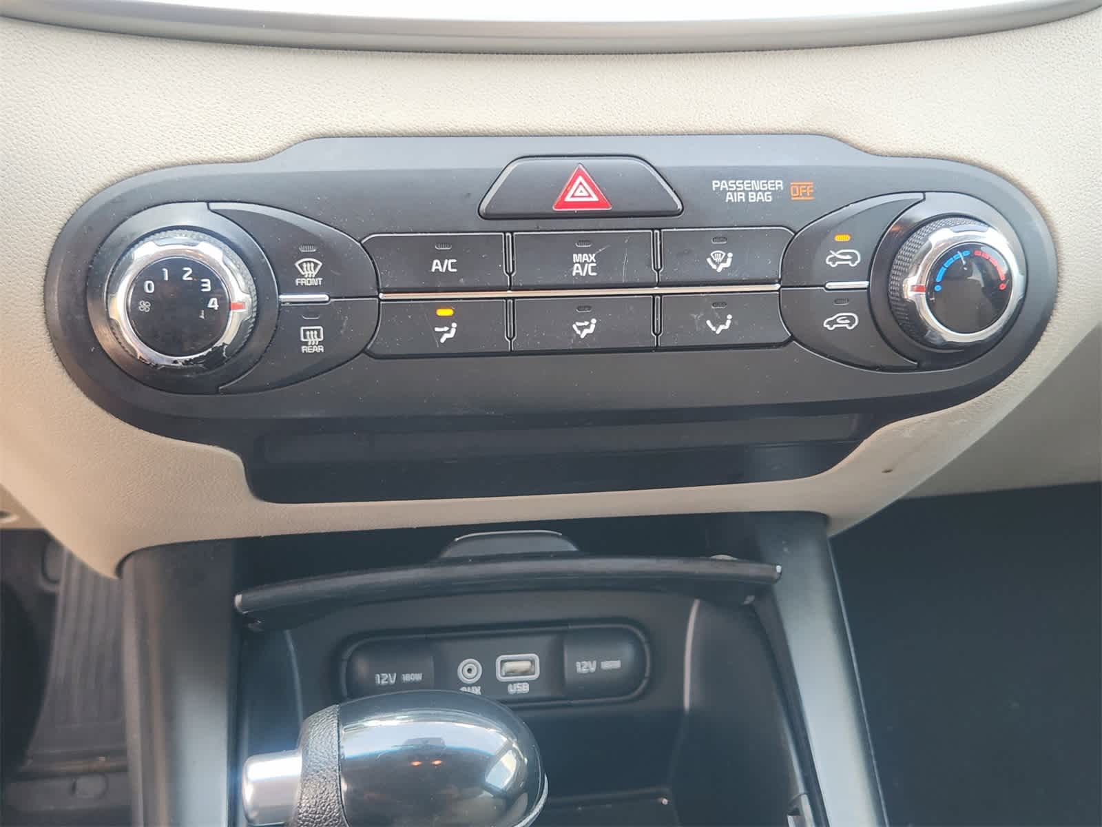 Thumbnail: 2016 Kia Sorento - 18