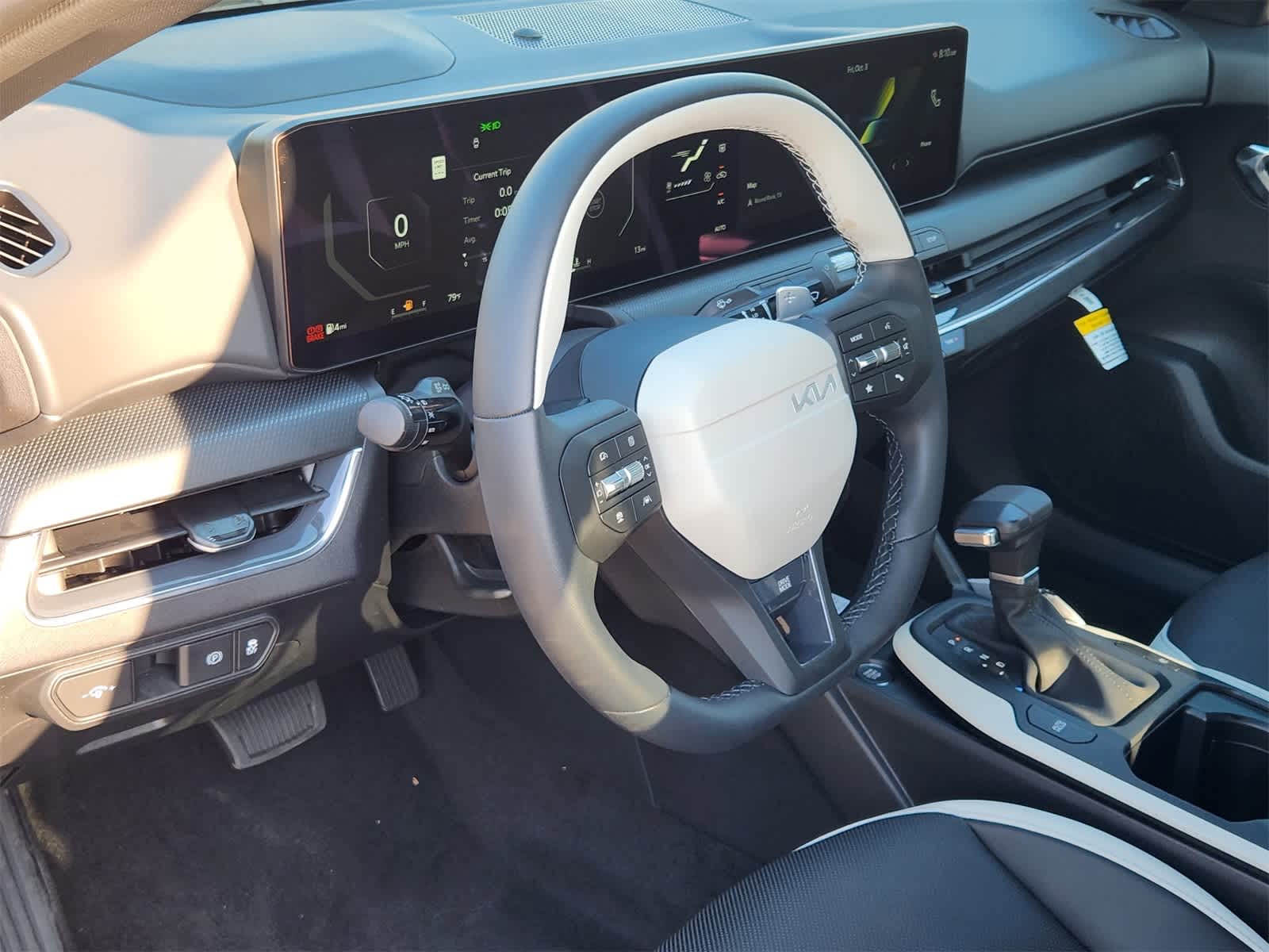 2025 Kia K4 GT-Line photo 2