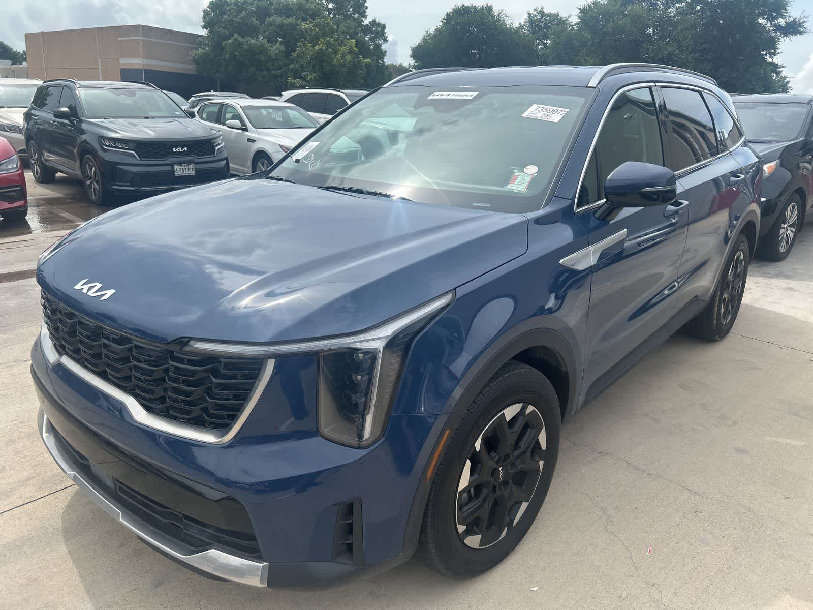 2025 Kia Sorento S AT's photo