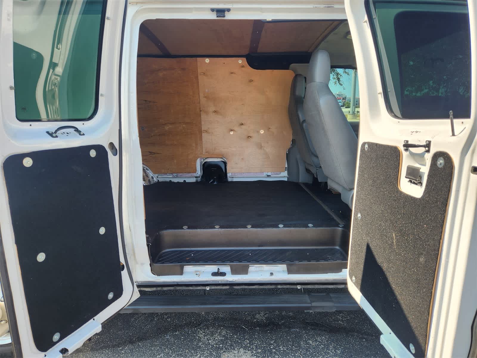 Thumbnail: 2011 Ford Econoline - 24