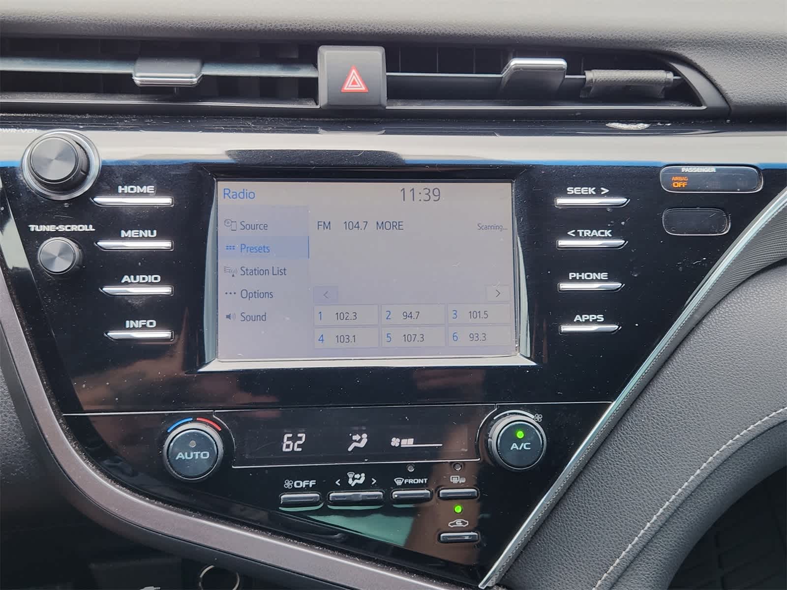 Thumbnail: 2018 Toyota Camry - 16