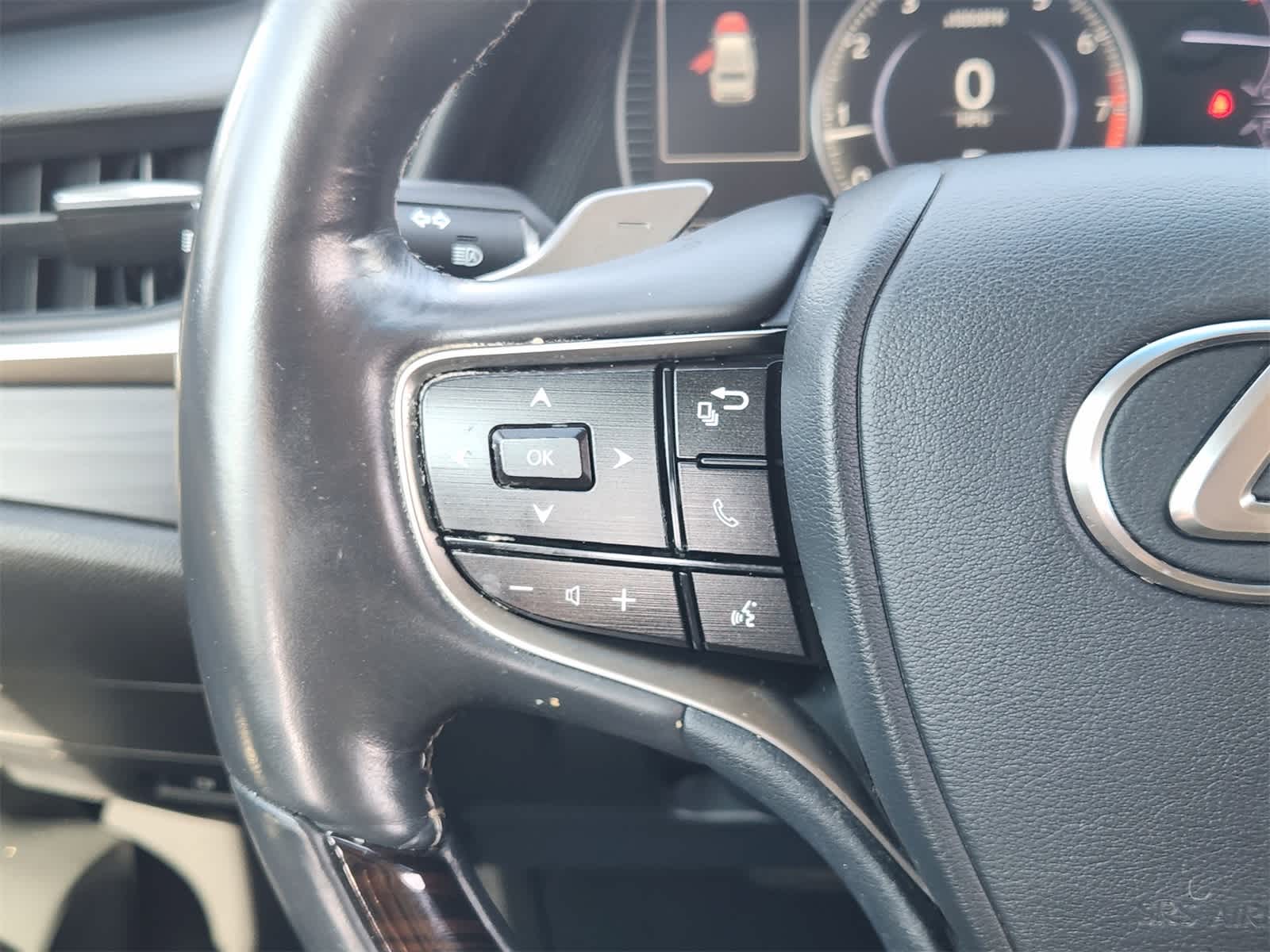 Thumbnail: 2021 Lexus ES - 28