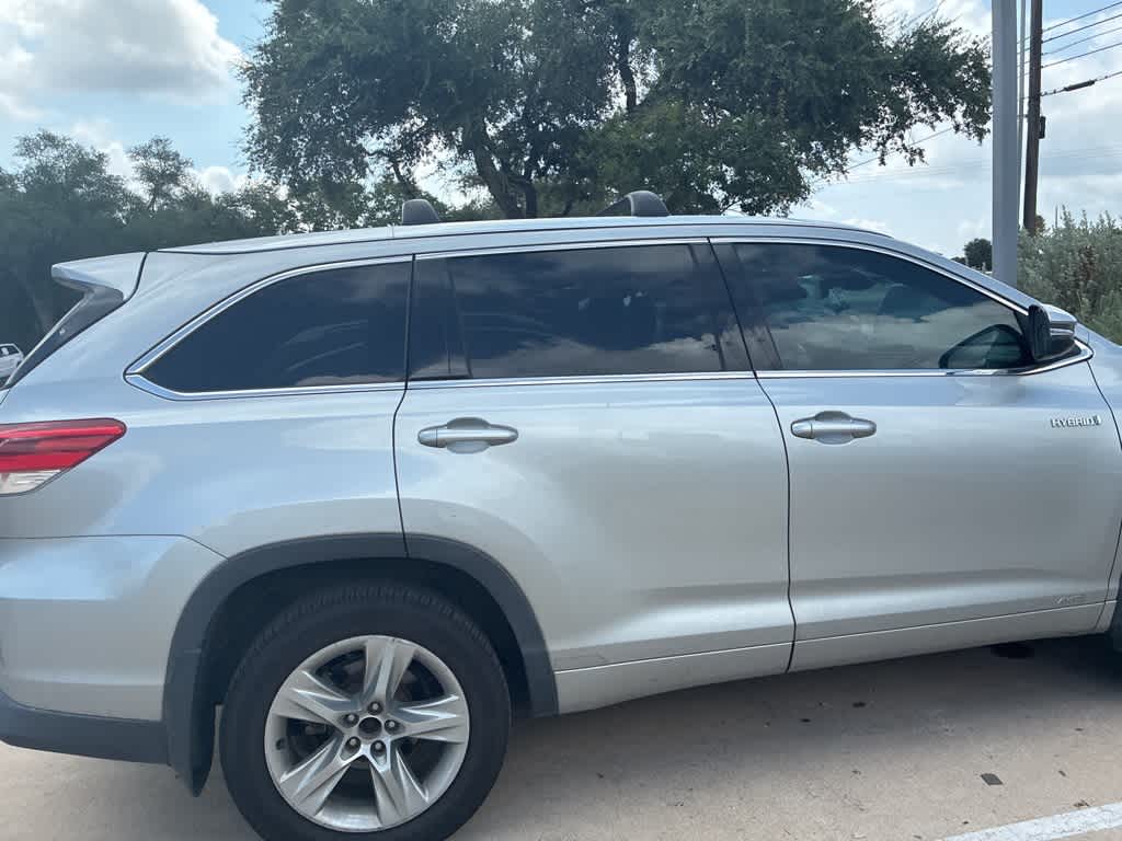 Thumbnail: 2017 Toyota Highlander - 4