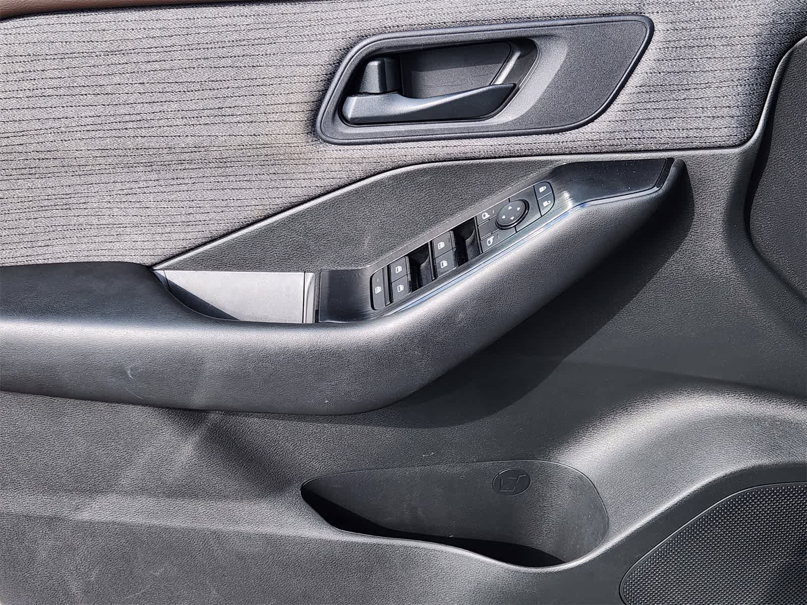 Thumbnail: 2023 Nissan Rogue - 21