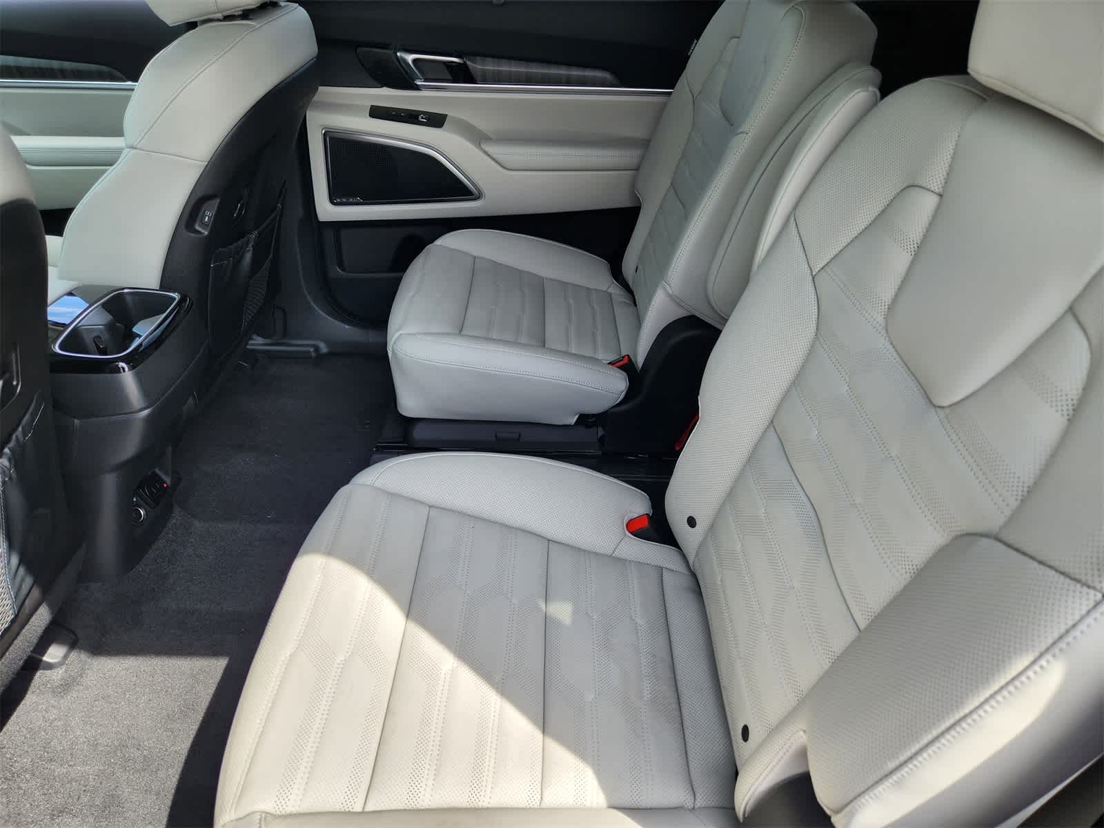 Thumbnail: 2025 Kia Telluride - 23