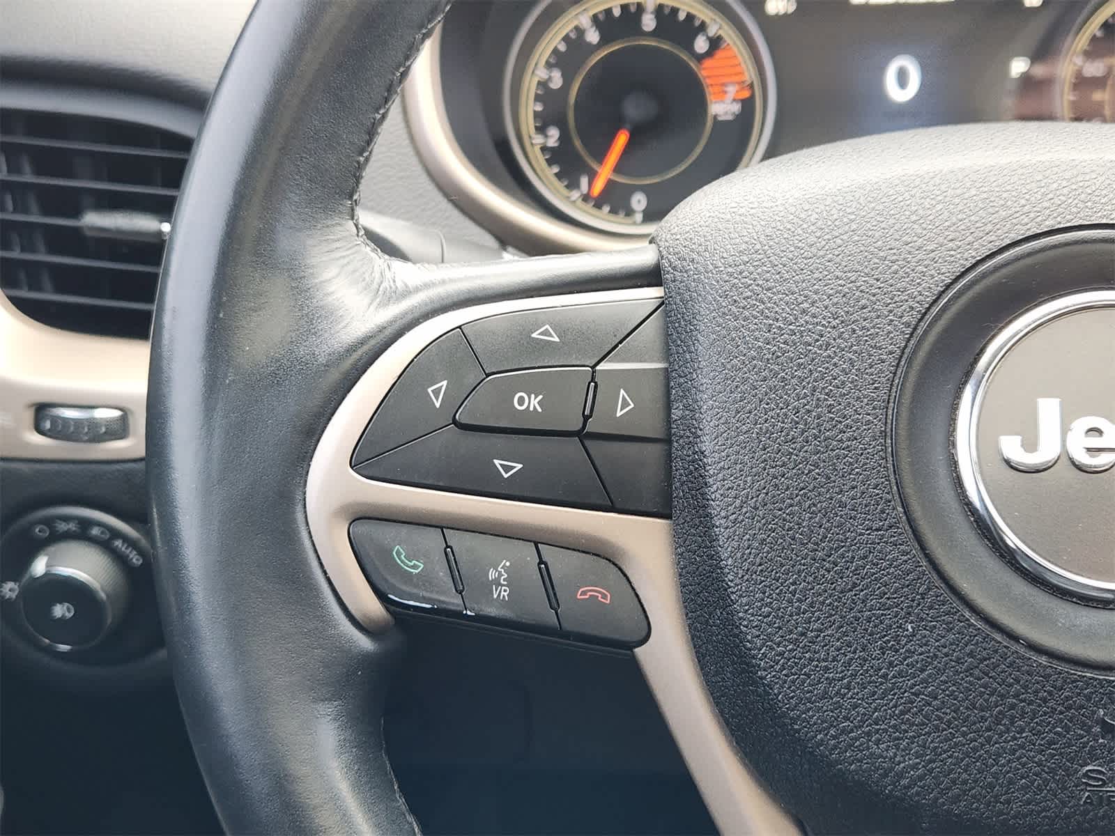 Thumbnail: 2016 Jeep Cherokee - 27