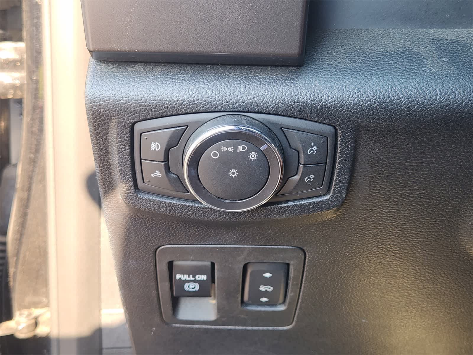 Thumbnail: 2016 Ford F-150 - 21