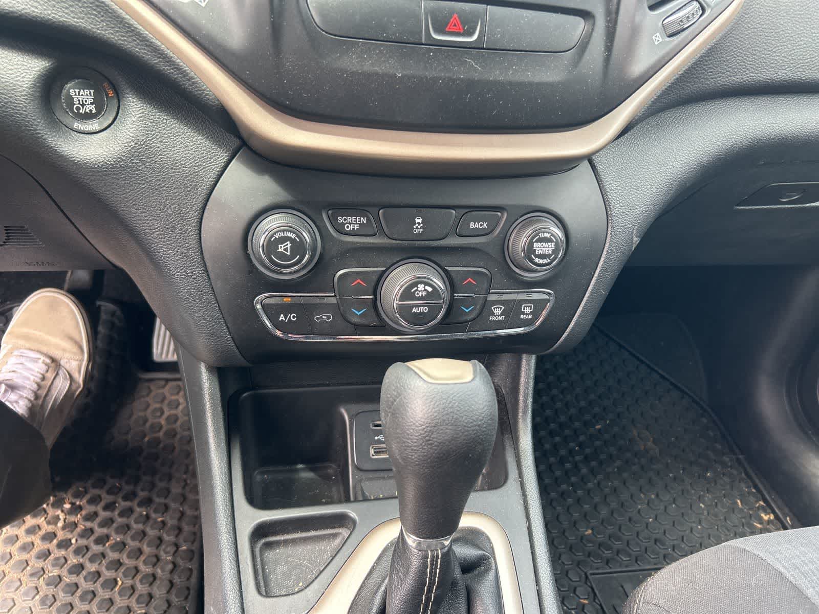 Thumbnail: 2016 Jeep Cherokee - 10