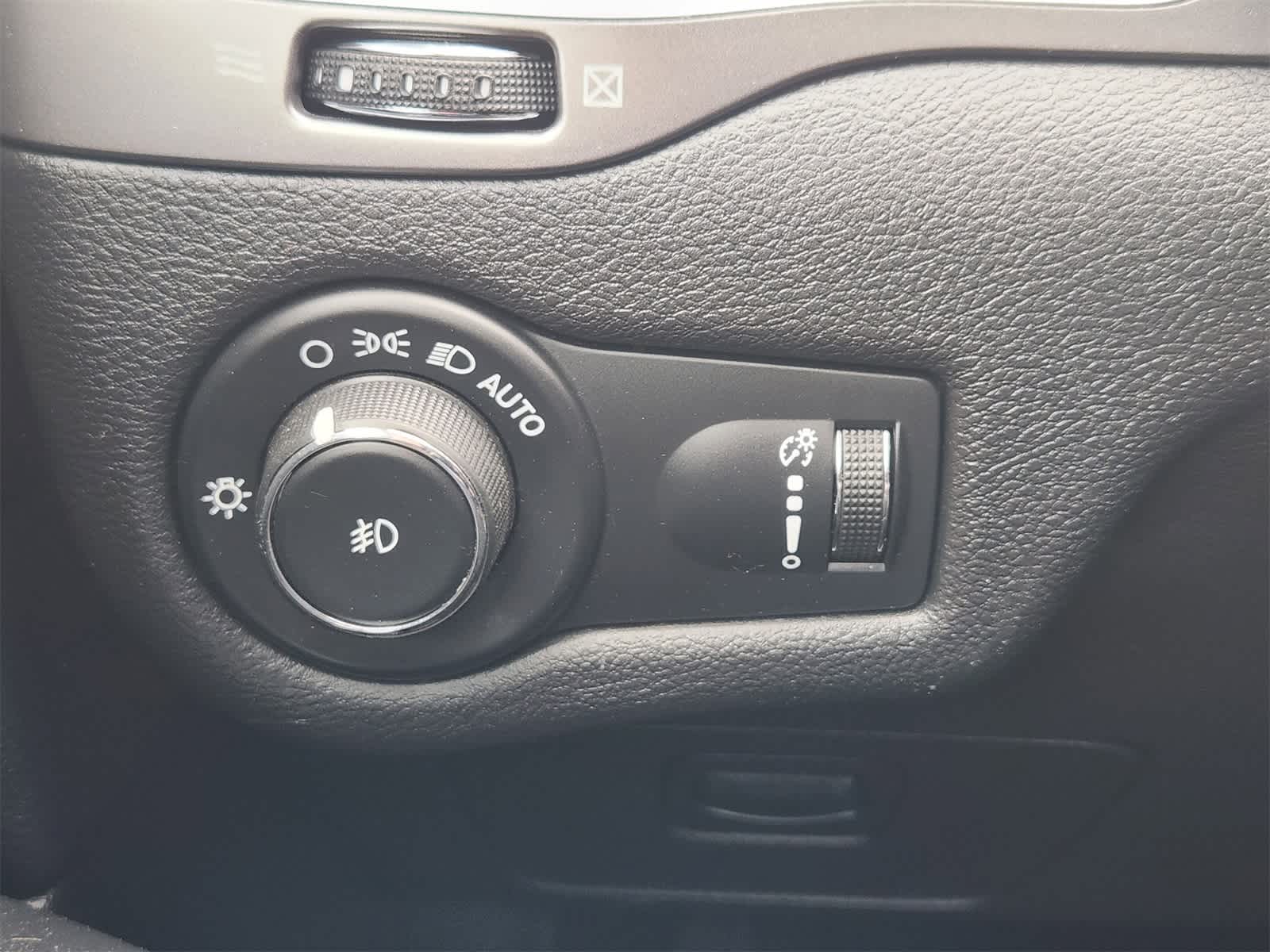 Thumbnail: 2019 Jeep Cherokee - 20