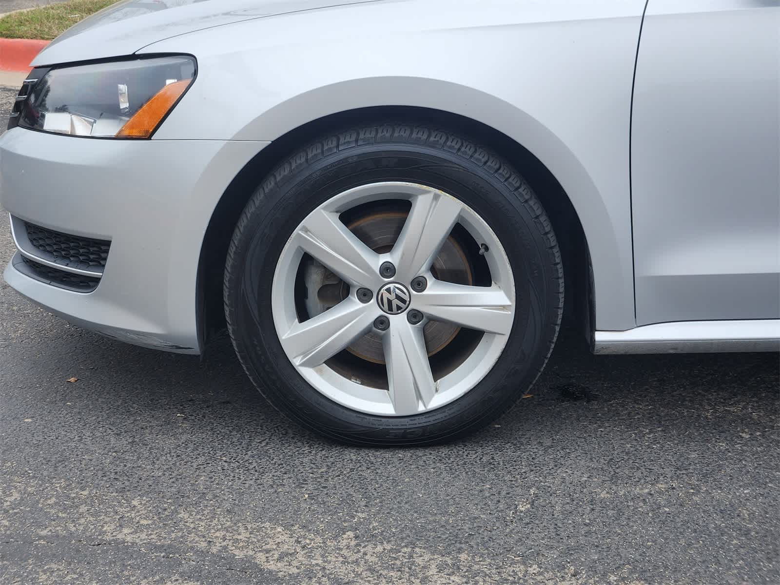 Thumbnail: 2012 Volkswagen Passat - 9