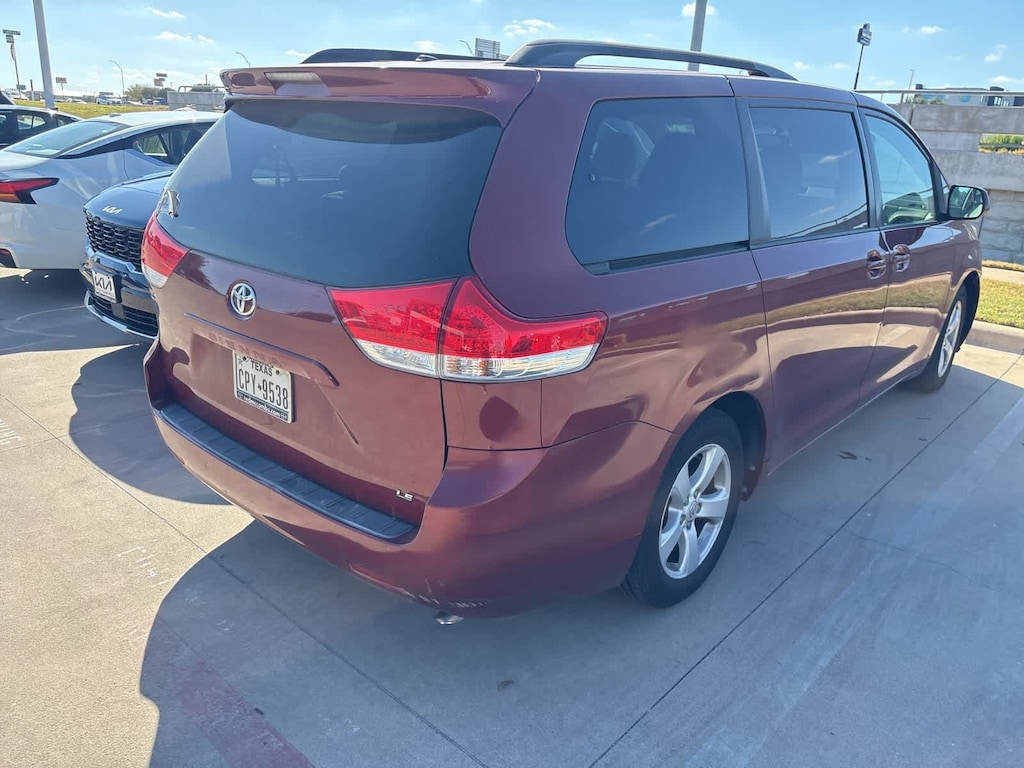 Used 2014 Toyota Sienna LE Van