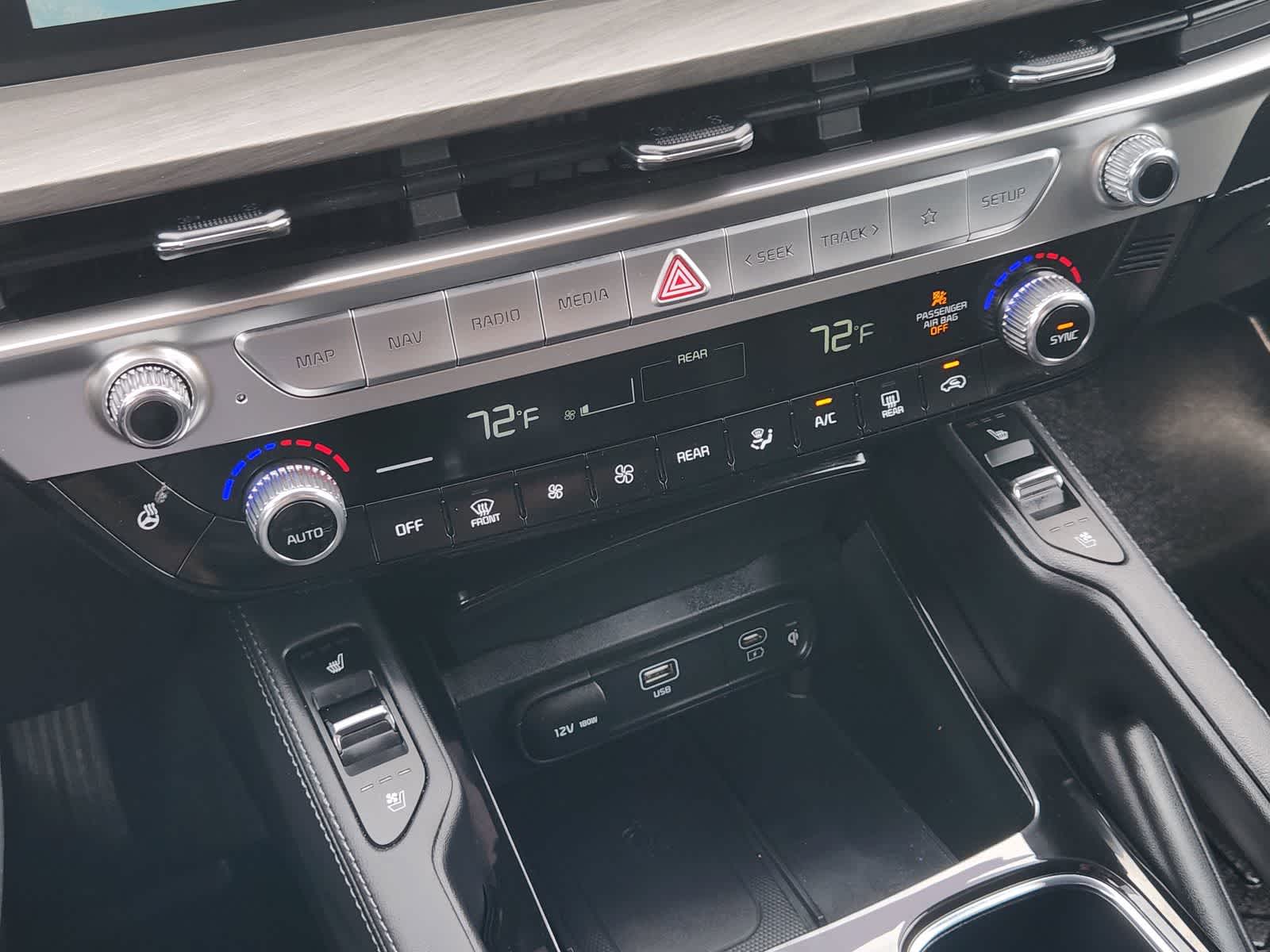 Thumbnail: 2023 Kia Telluride - 18