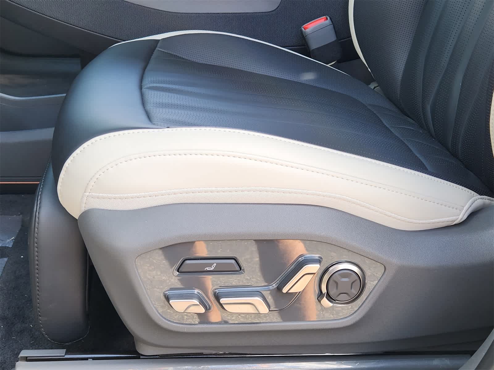 Thumbnail: 2026 Kia EV9 - 22