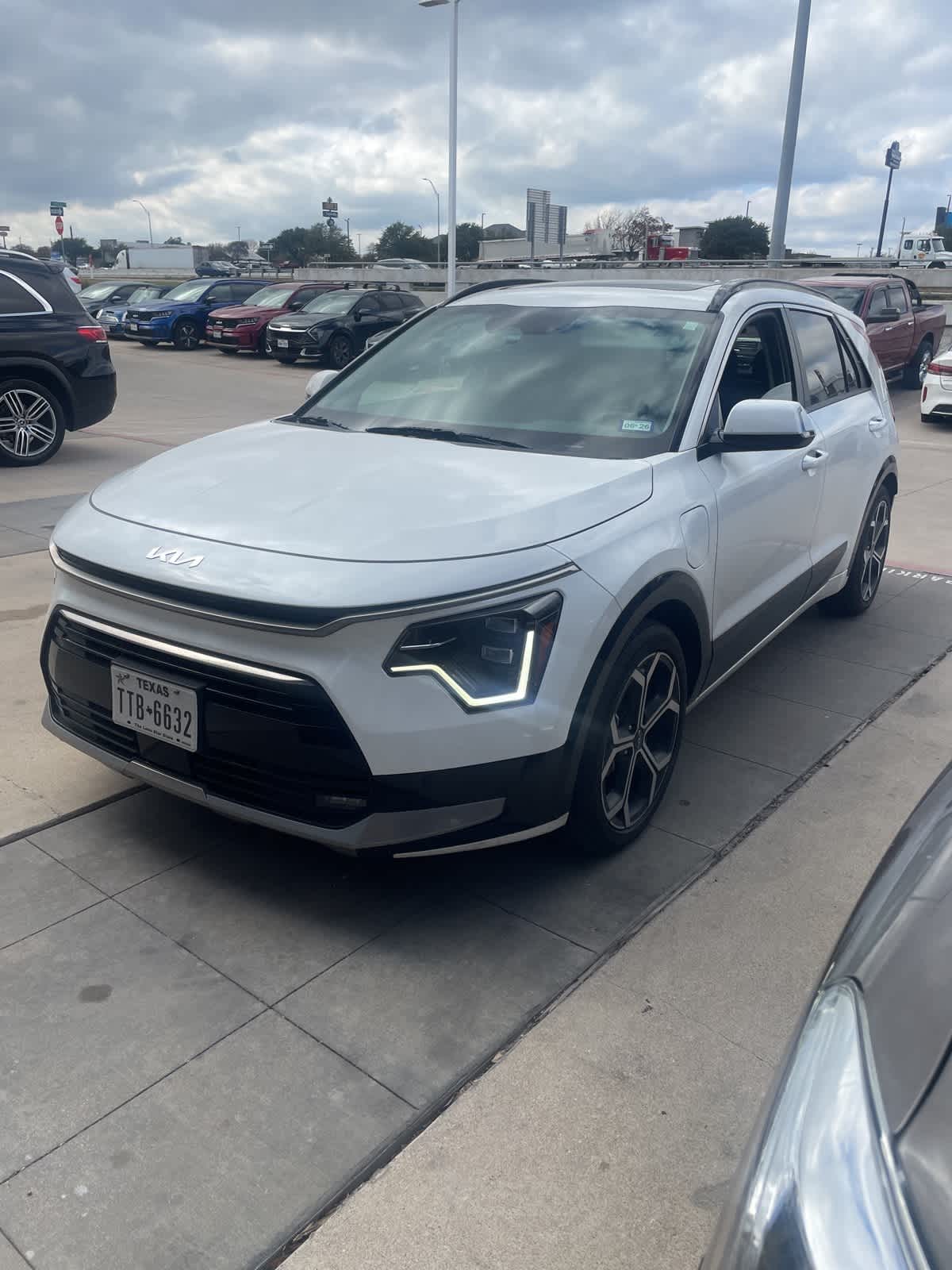 2023 Kia Niro SX Touring's photo