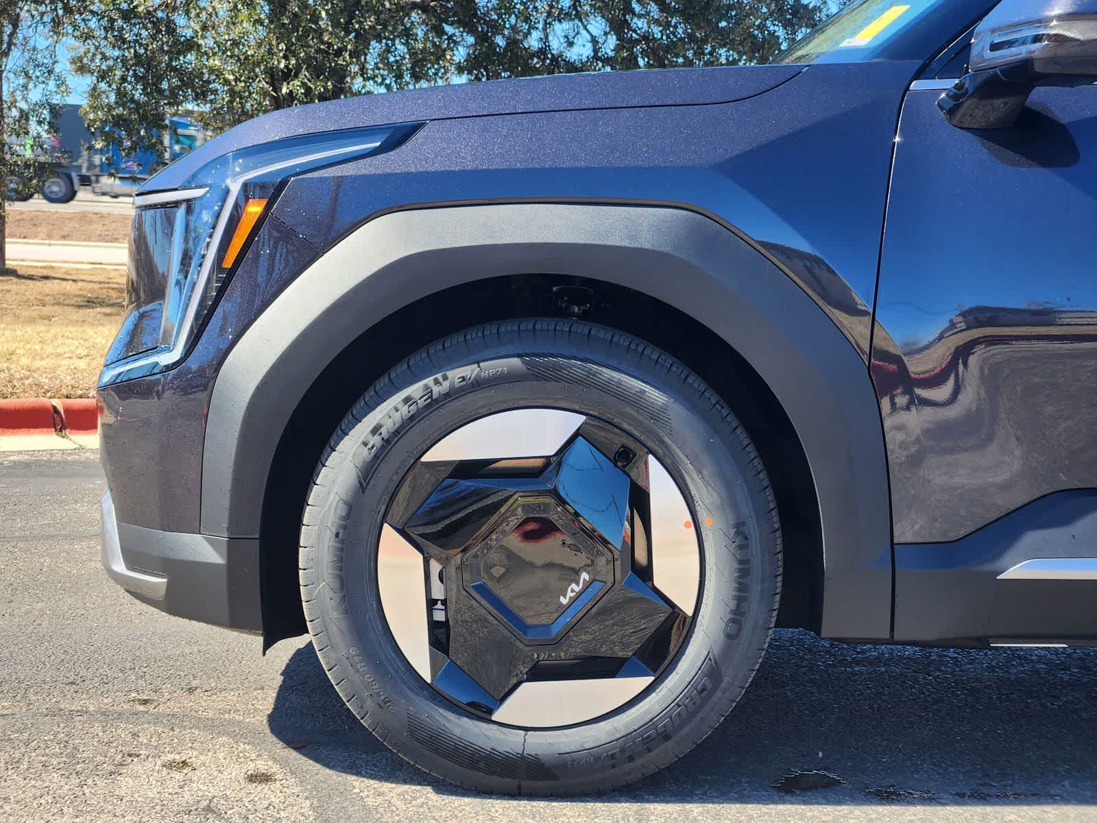 Thumbnail: 2026 Kia EV9 - 8