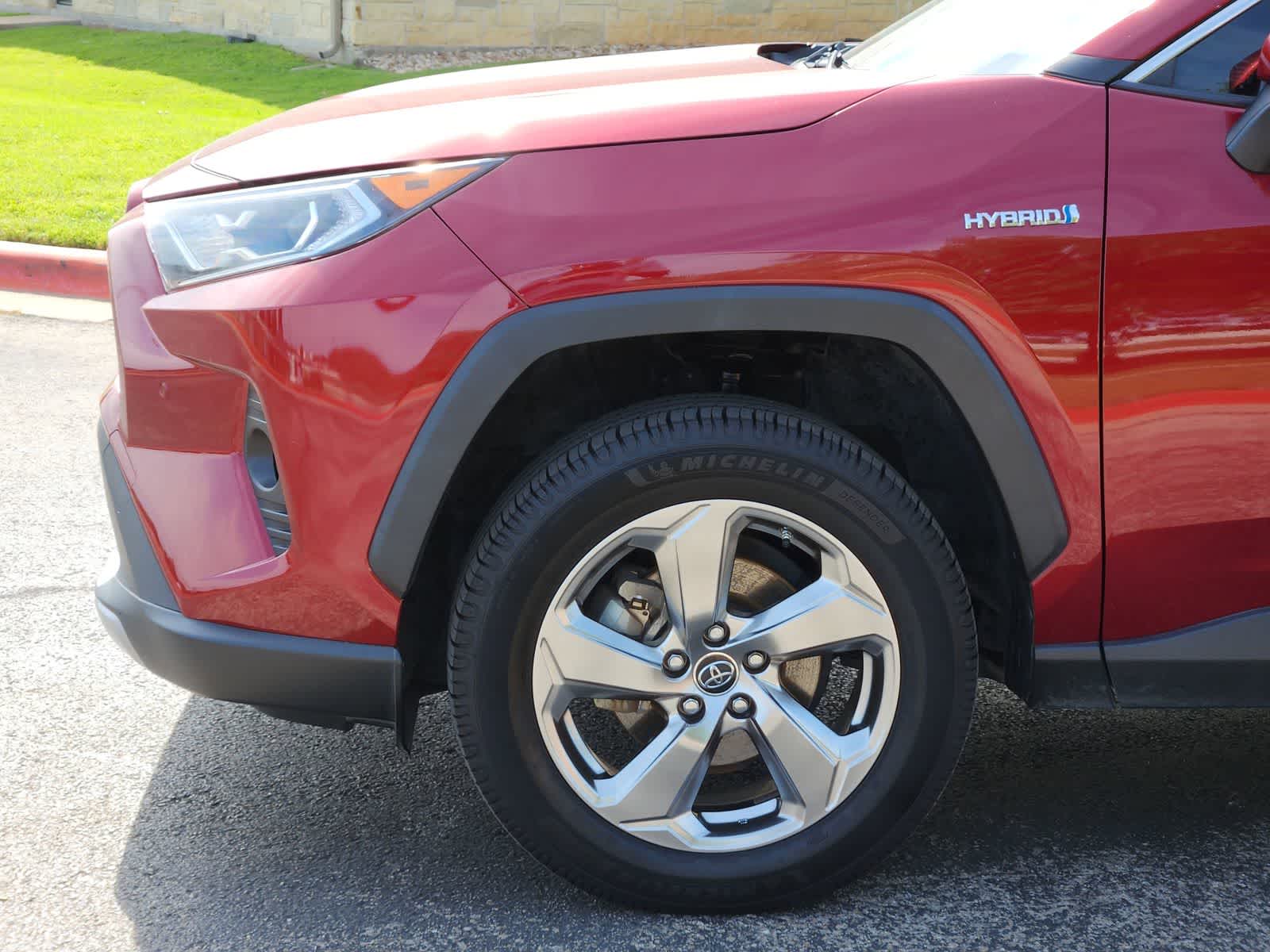 Thumbnail: 2019 Toyota RAV4 - 8
