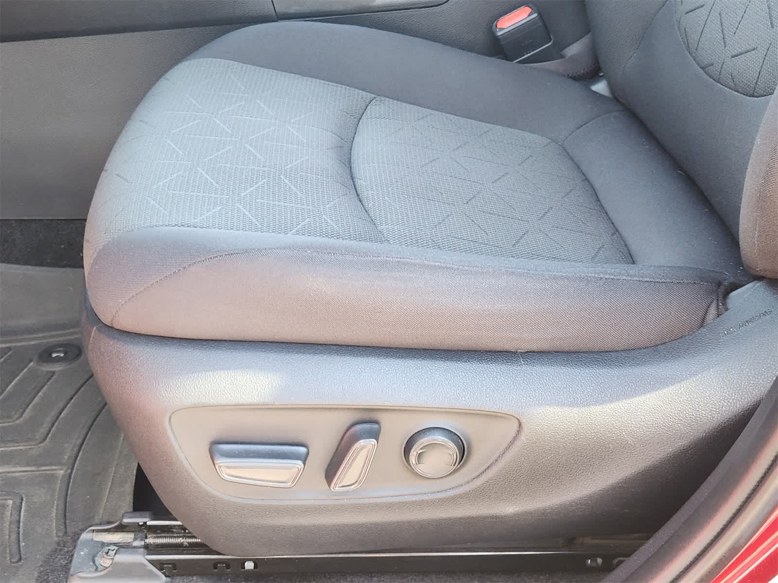 Thumbnail: 2021 Toyota RAV4 - 23