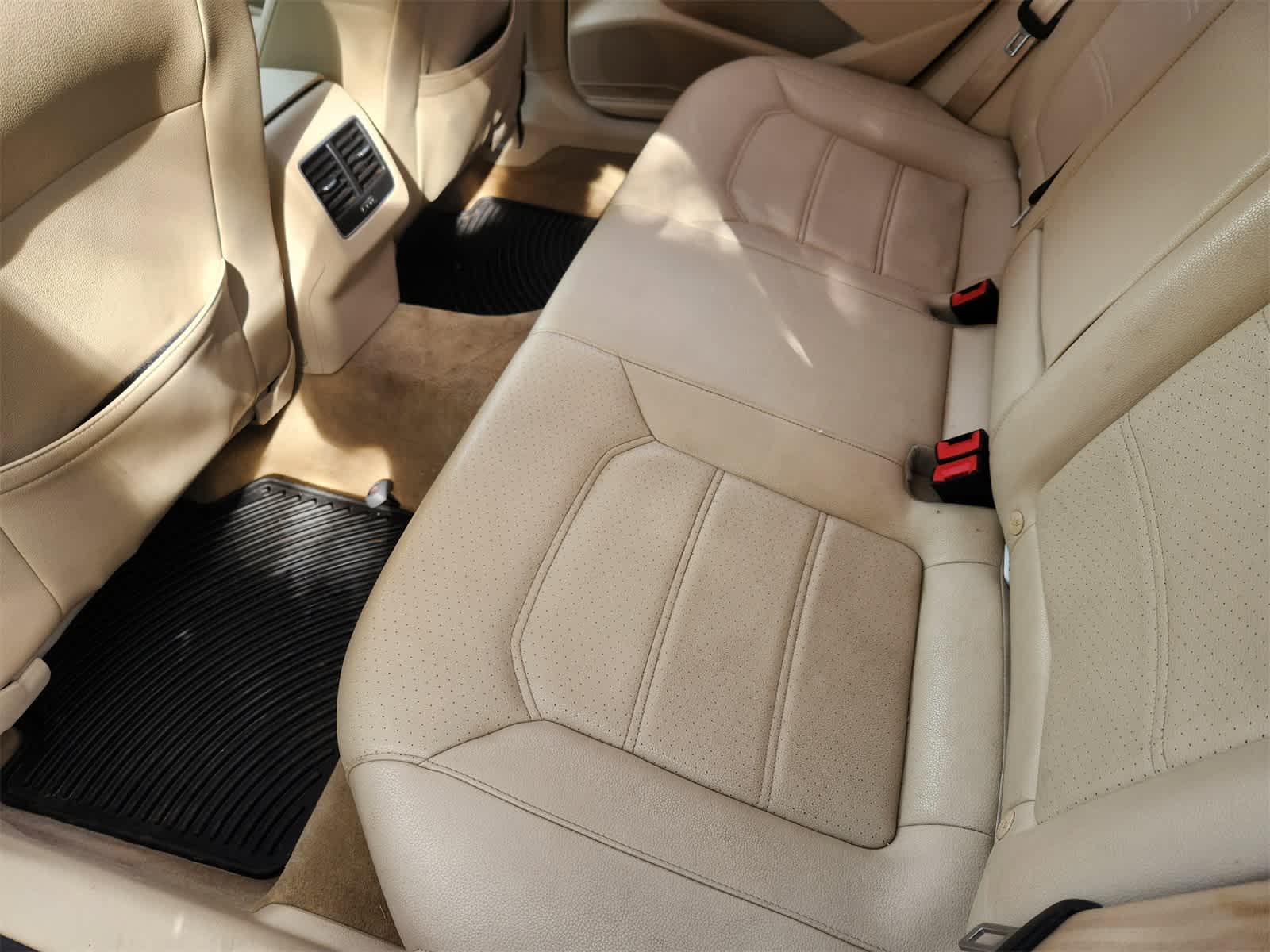 Thumbnail: 2013 Volkswagen Passat - 27