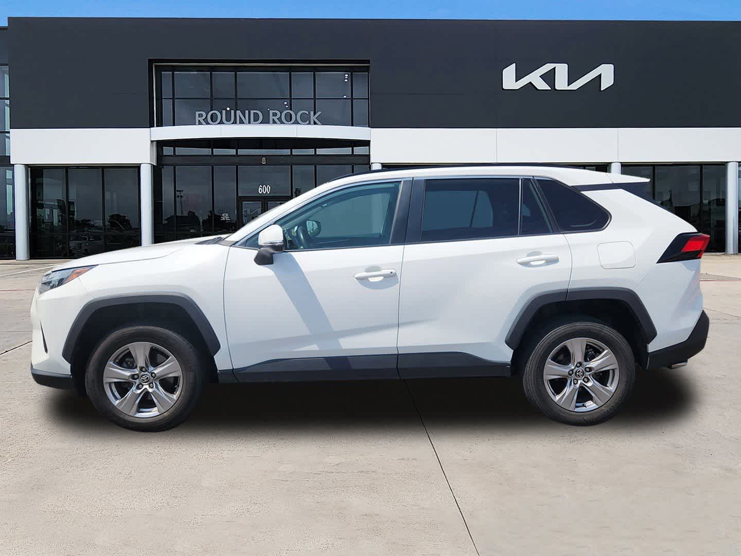 2023 Toyota RAV4 XLE photo 4