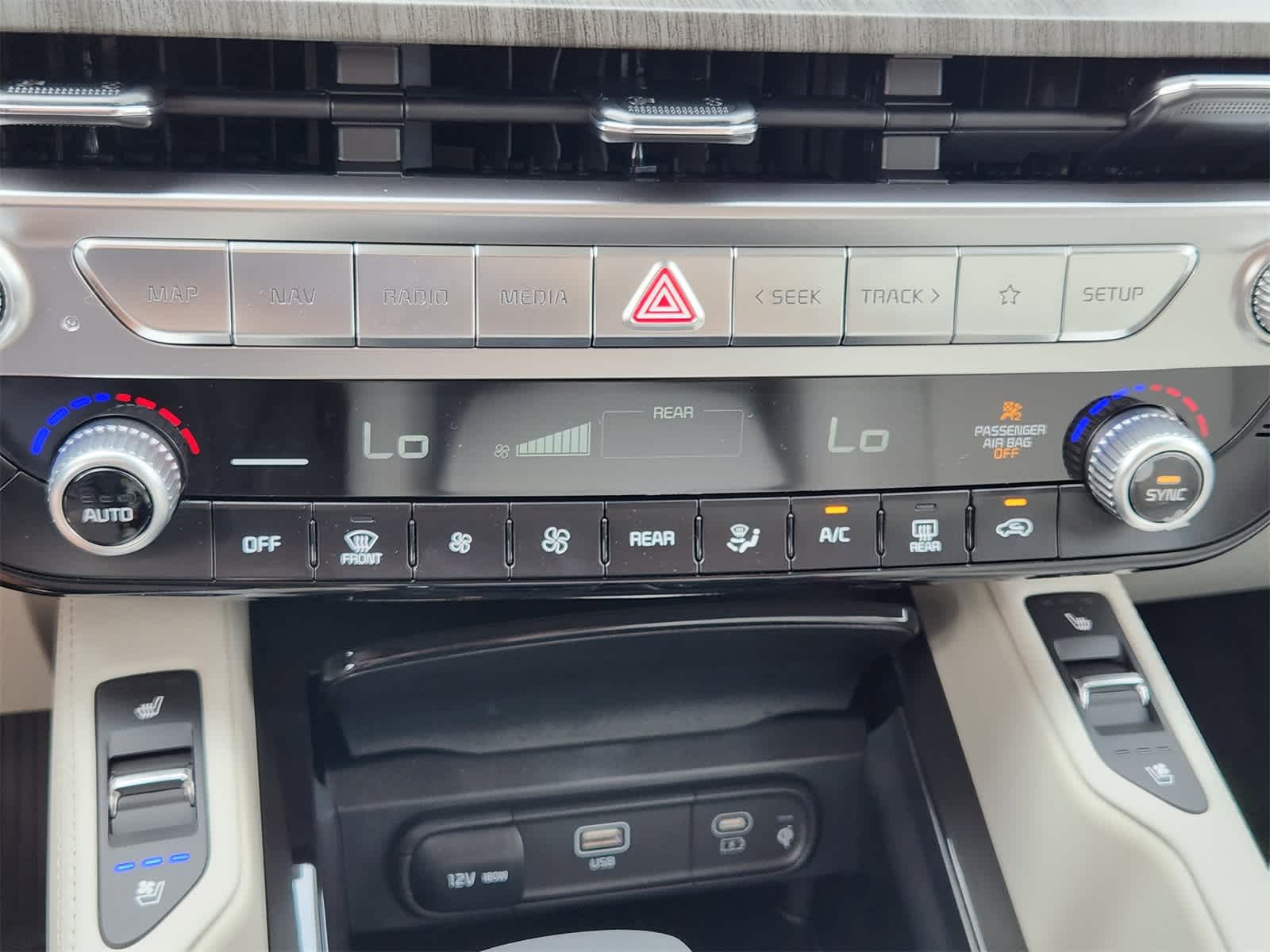 Thumbnail: 2025 Kia Telluride - 17