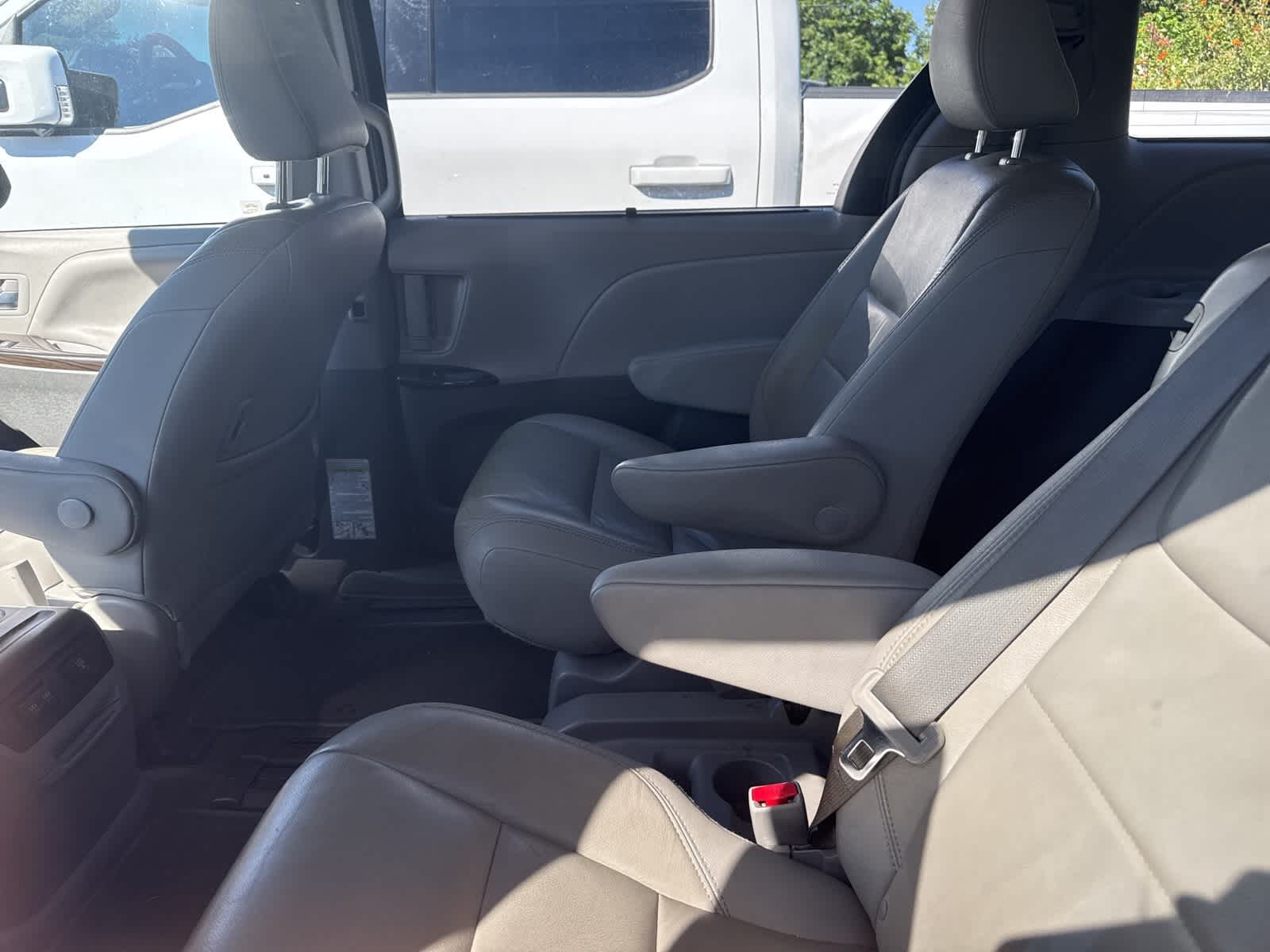 Thumbnail: 2018 Toyota Sienna - 4