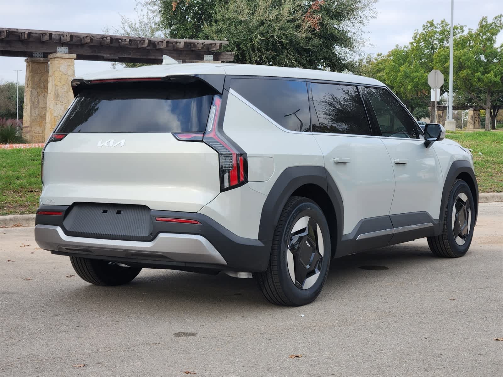 Thumbnail: 2026 Kia EV9 - 5