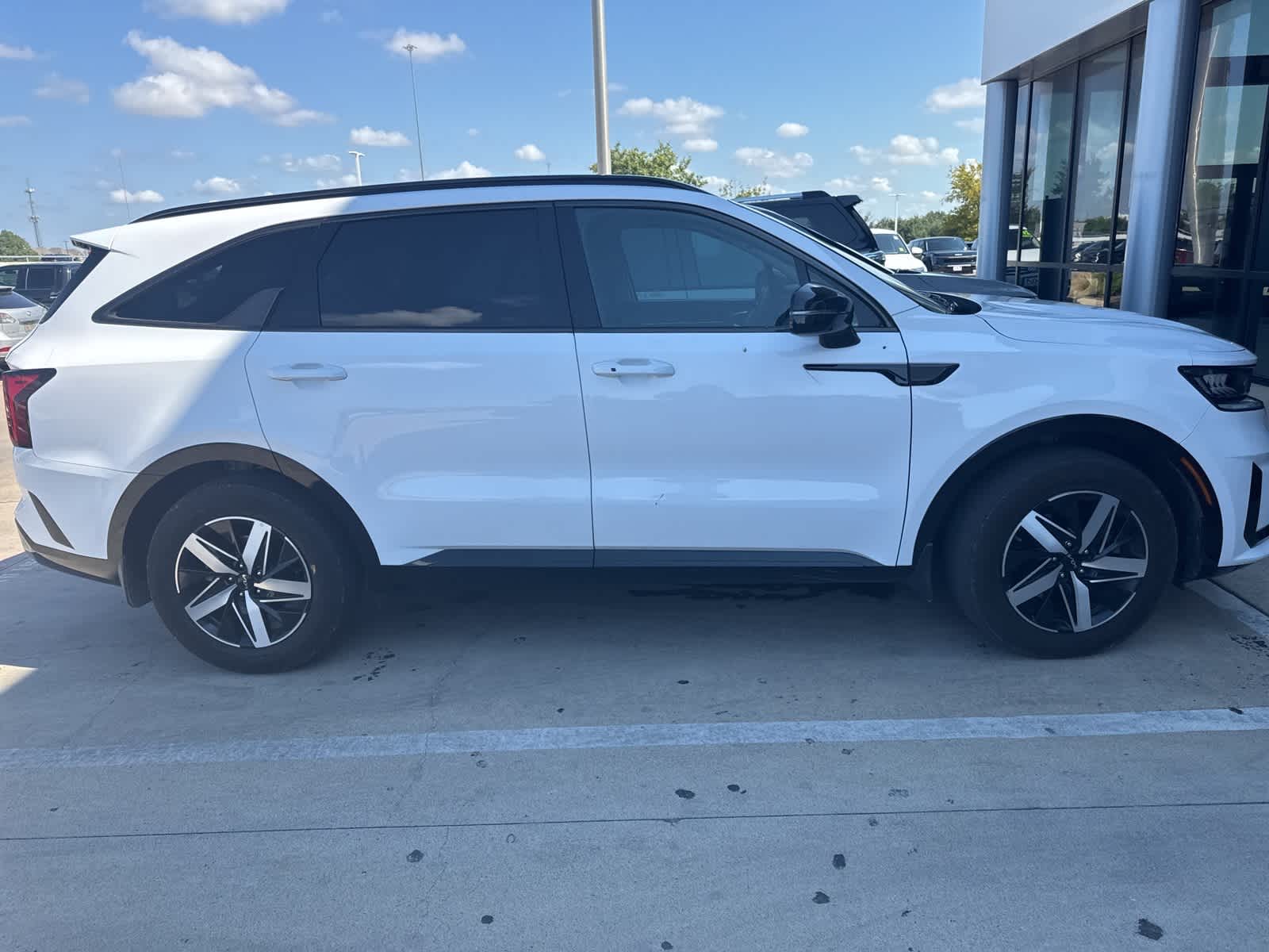 Thumbnail: 2023 Kia Sorento - 3