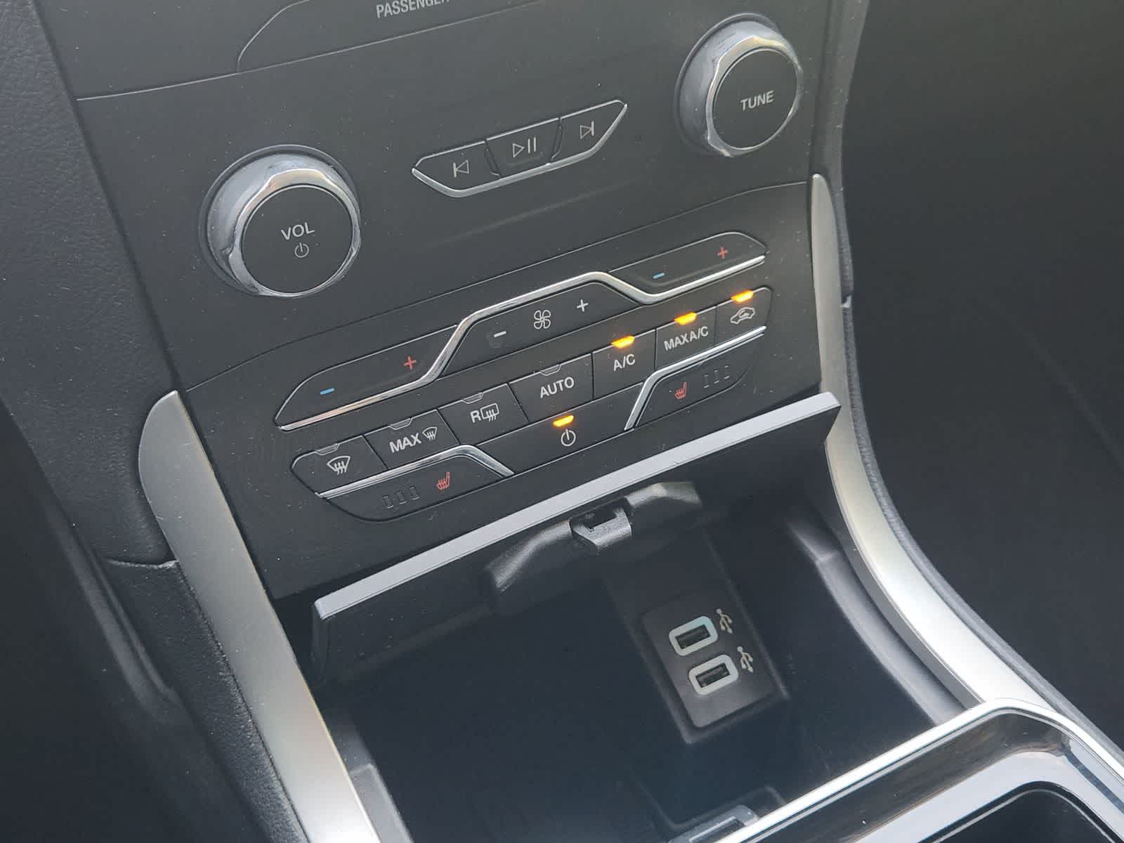 Thumbnail: 2020 Ford Edge - 19