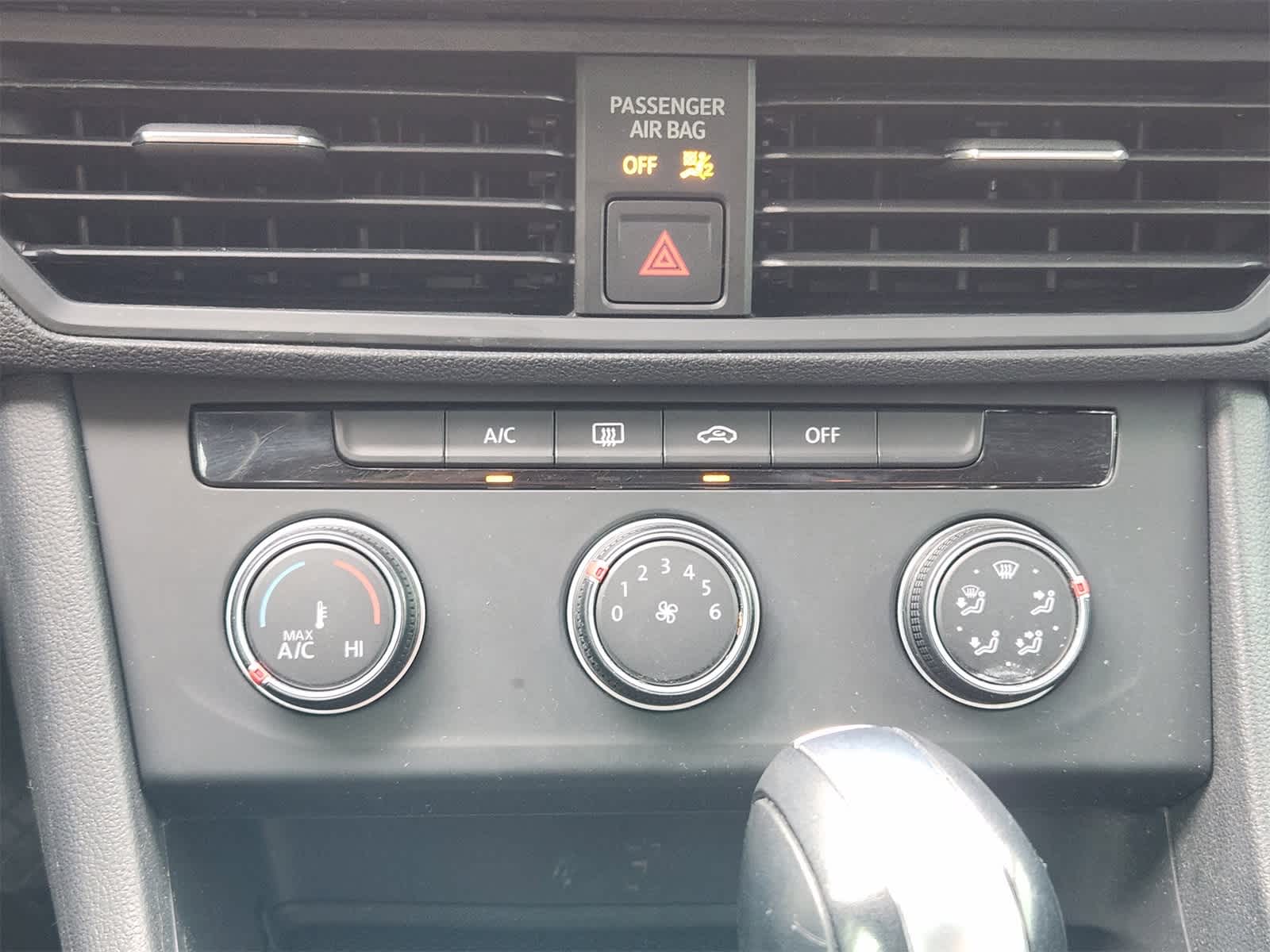 Thumbnail: 2019 Volkswagen Jetta - 18