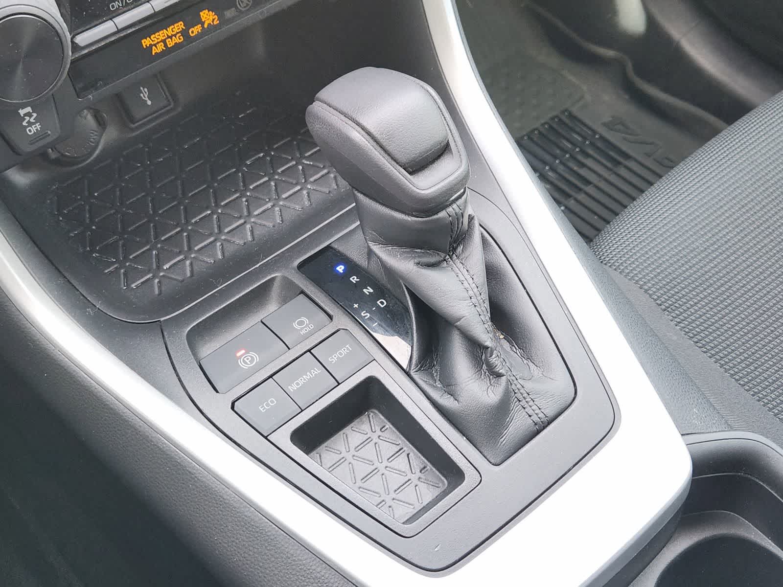 Thumbnail: 2021 Toyota RAV4 - 20