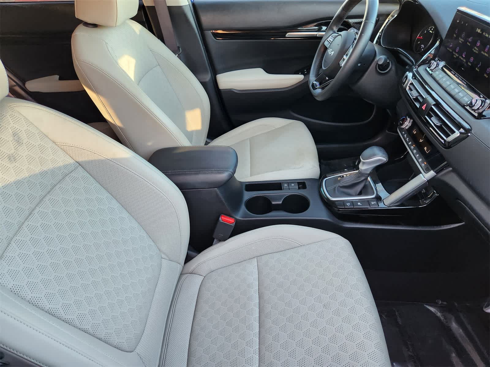 Thumbnail: 2023 Kia Seltos - 13