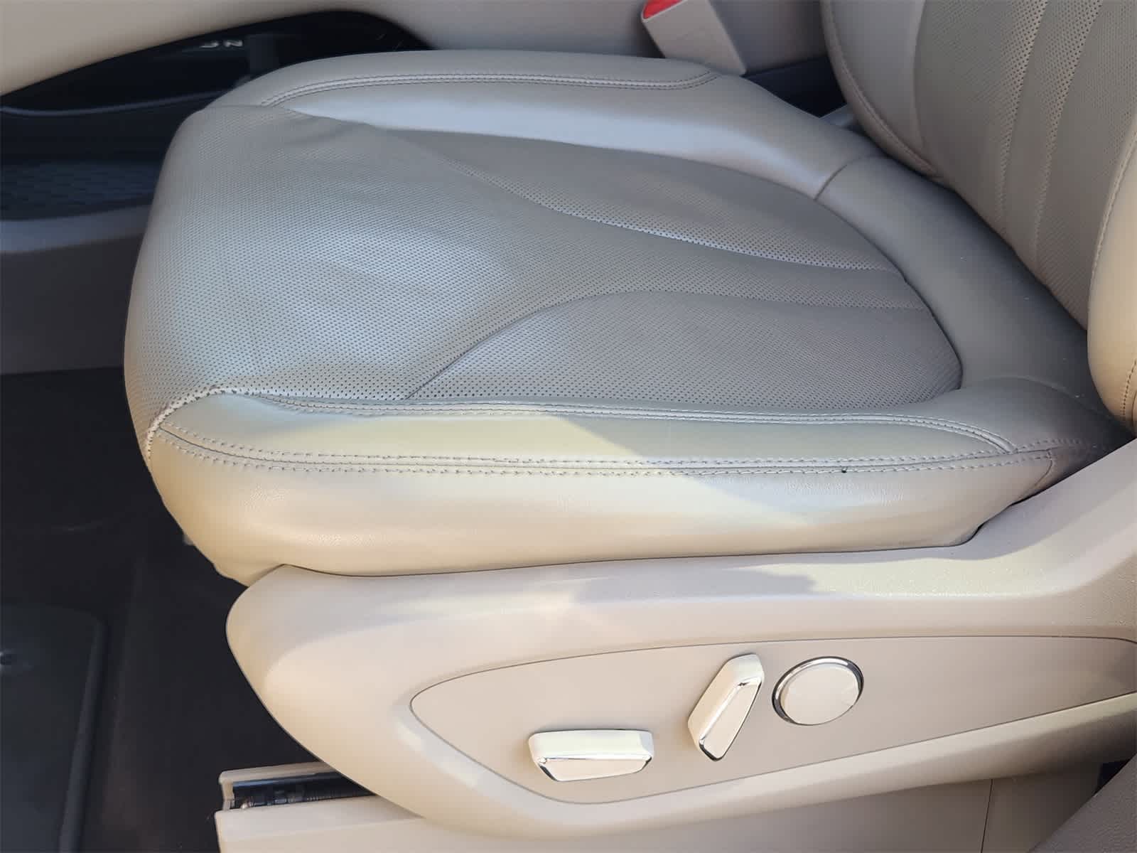 Thumbnail: 2022 Lincoln Nautilus - 23