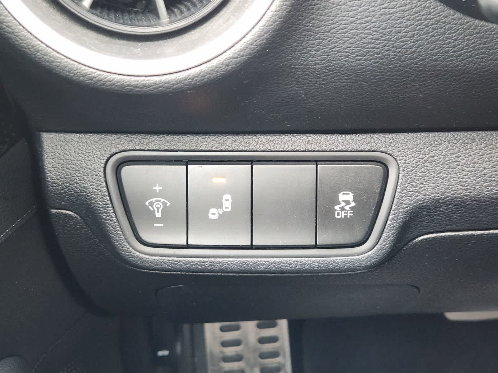 Thumbnail: 2023 Kia Forte - 22