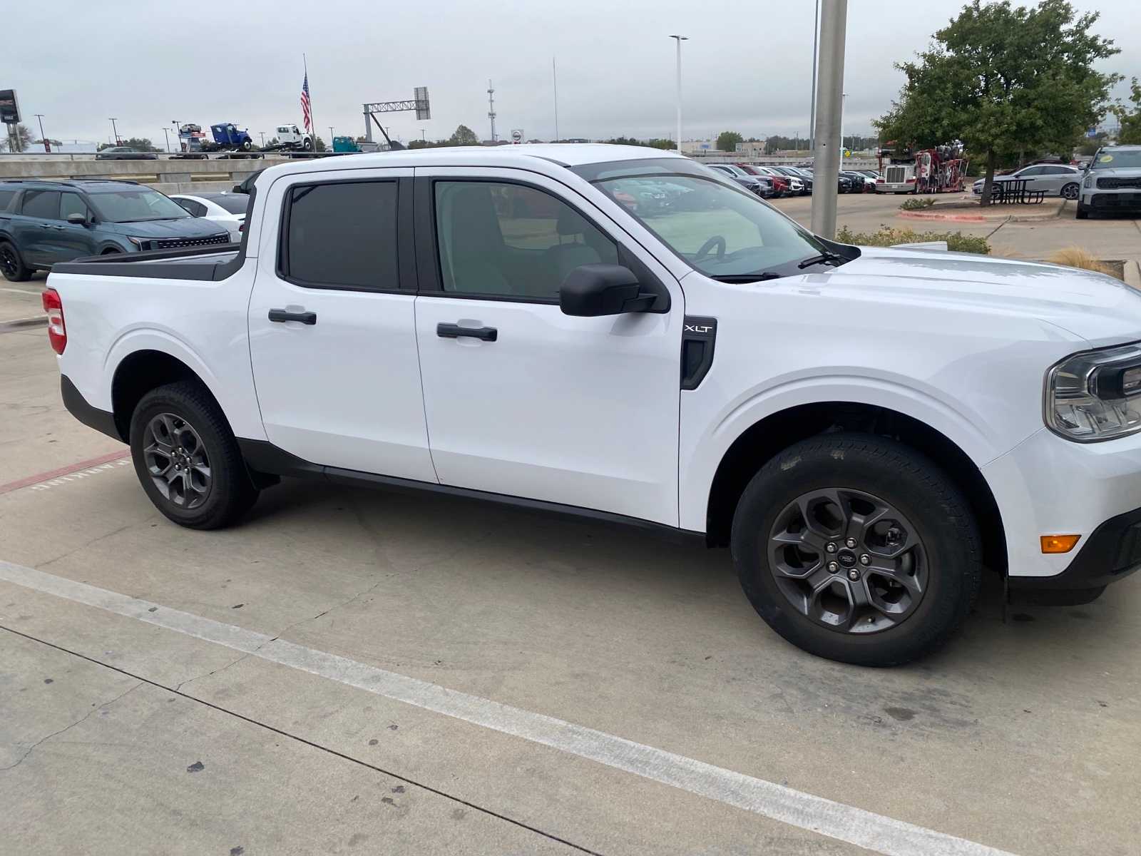 2023 Ford Maverick XLT photo 3