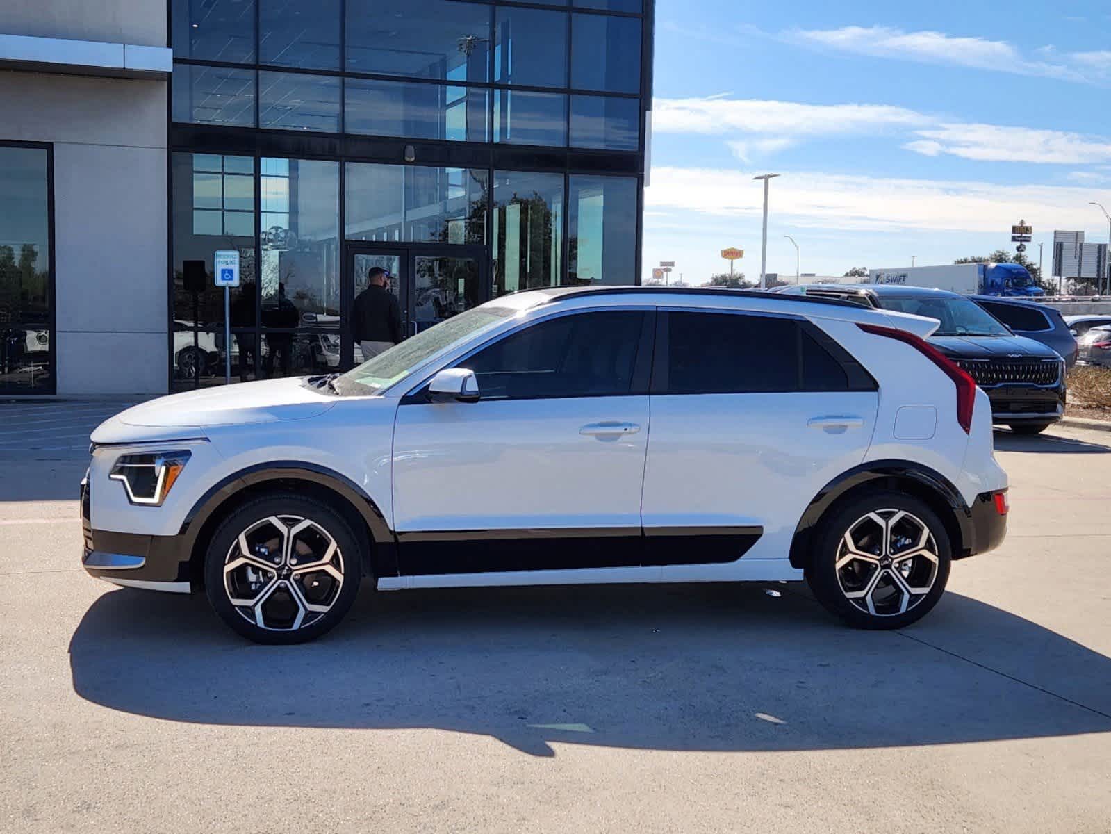 Thumbnail: 2025 Kia Niro - 3