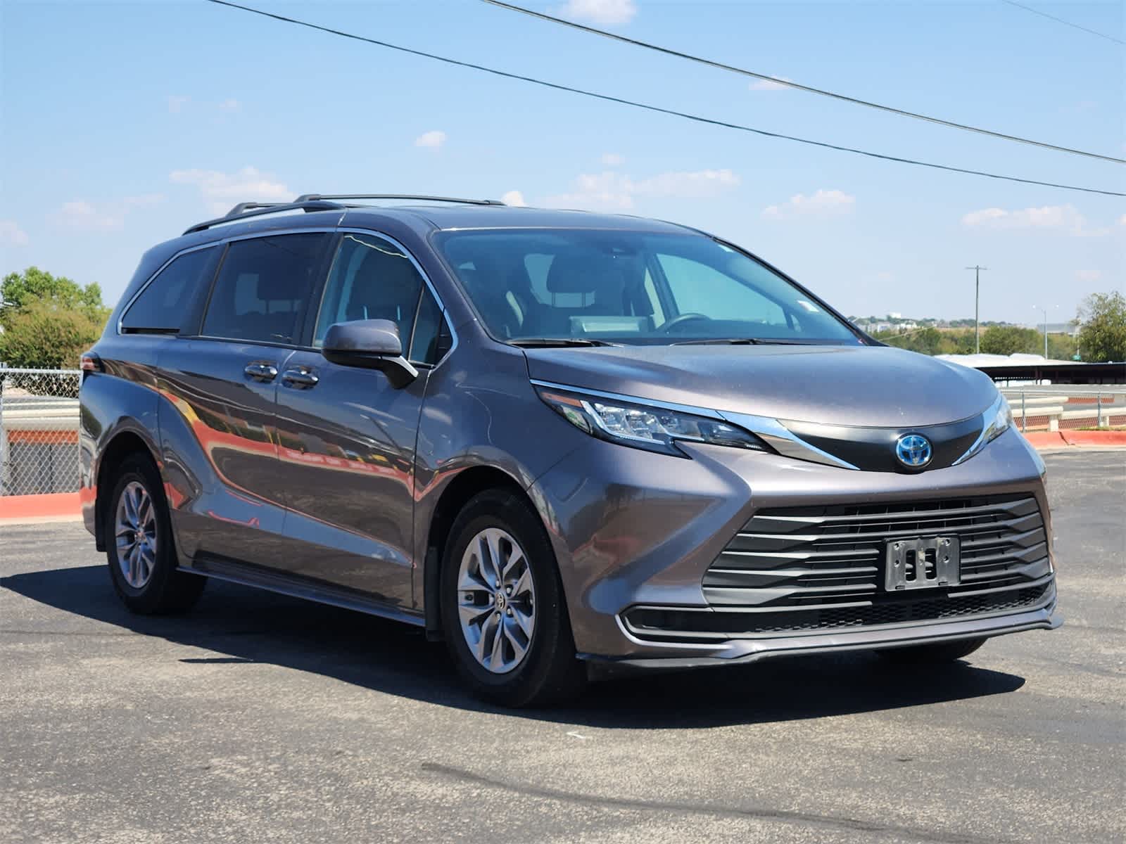 Thumbnail: 2022 Toyota Sienna - 3