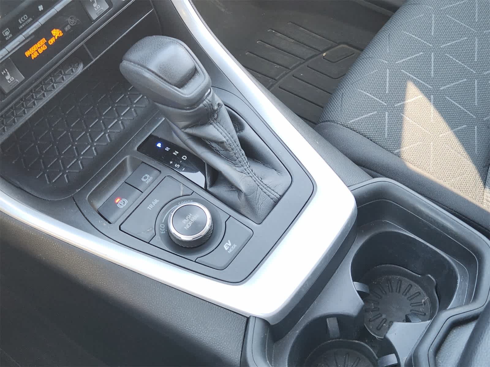 Thumbnail: 2021 Toyota RAV4 - 20