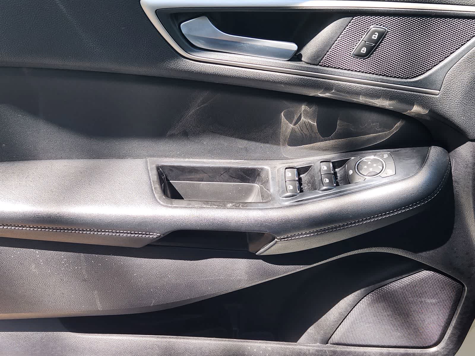 Thumbnail: 2020 Ford Edge - 23