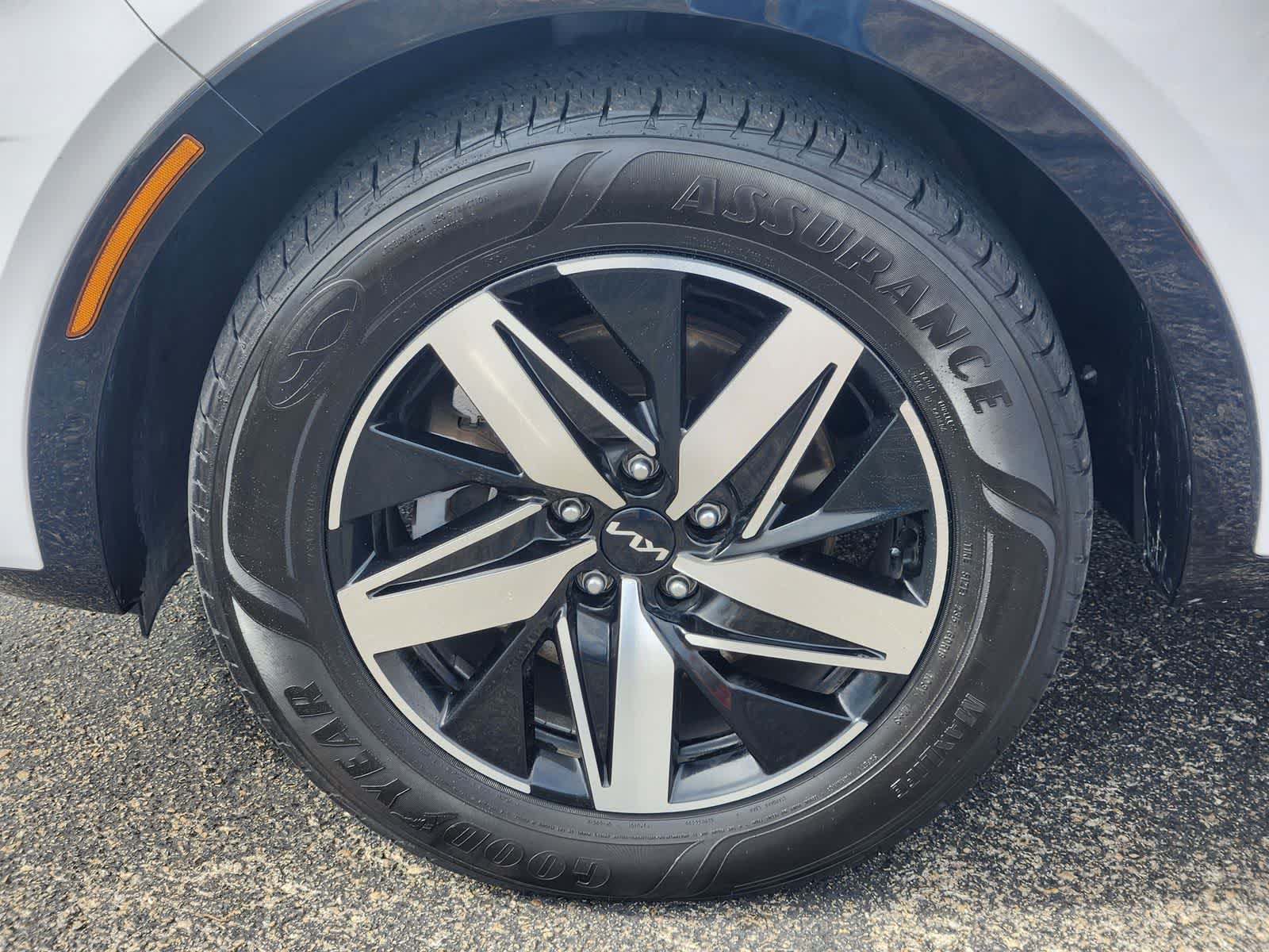 Thumbnail: 2023 Kia Sorento - 9