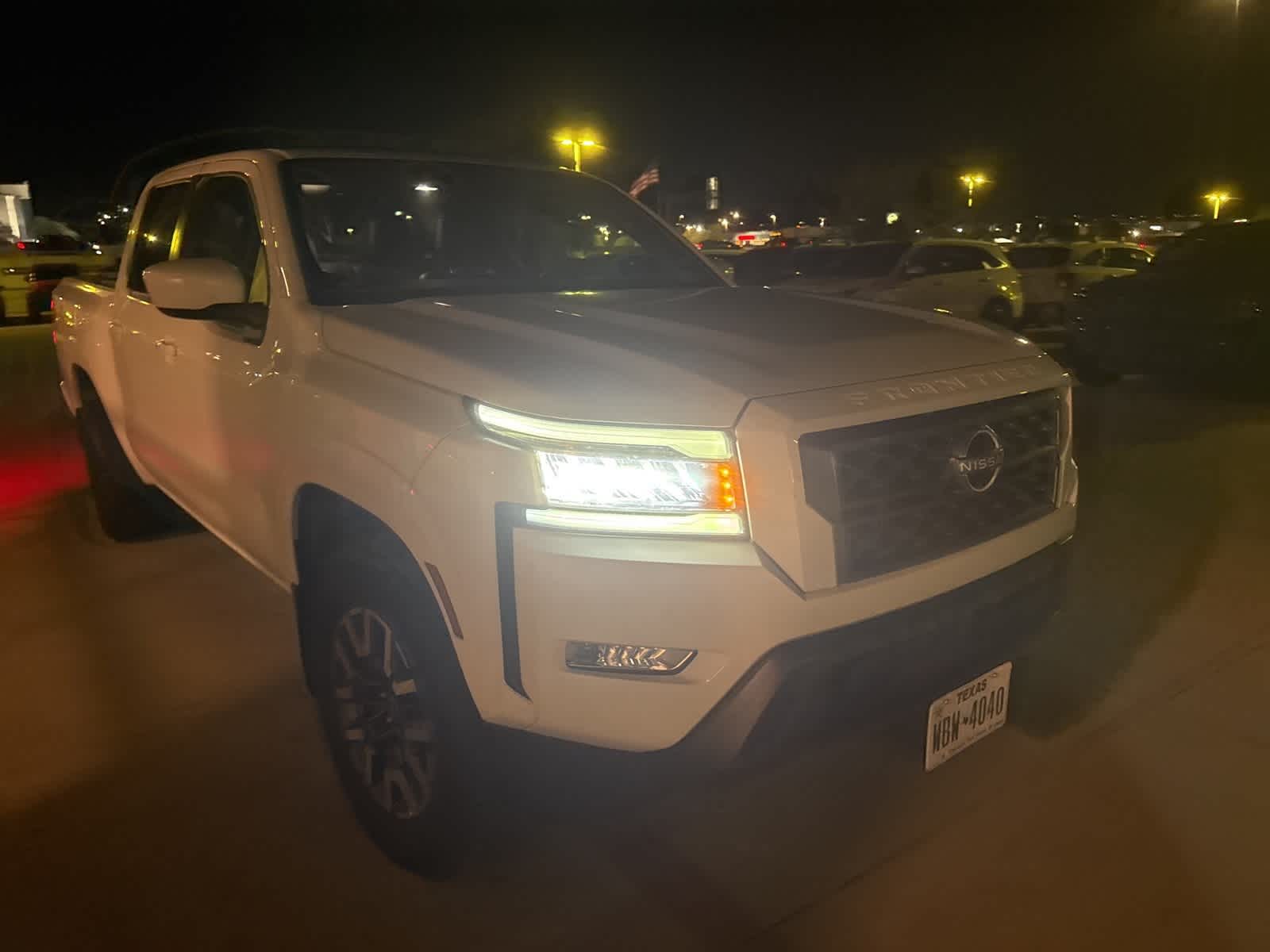 2024 Nissan Frontier SL photo 3