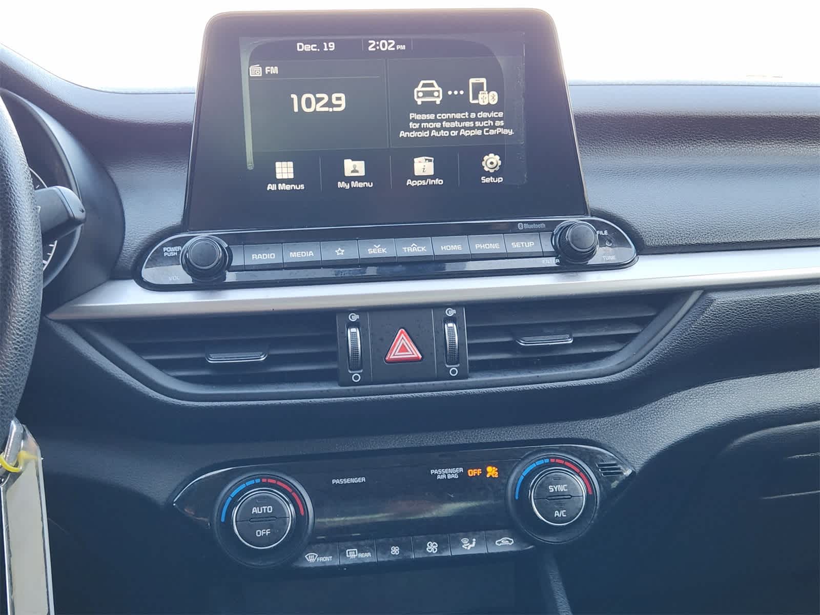 Thumbnail: 2019 Kia Forte - 17