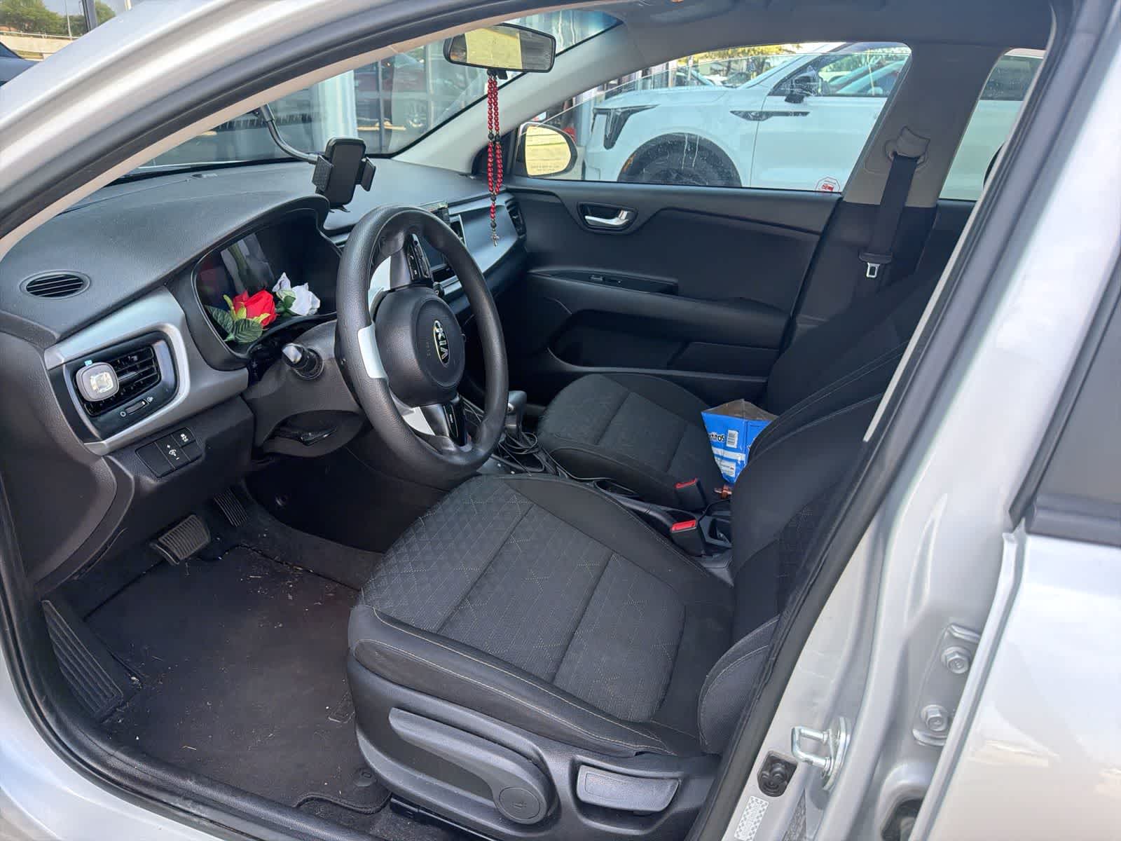 Thumbnail: 2020 Kia Rio - 3