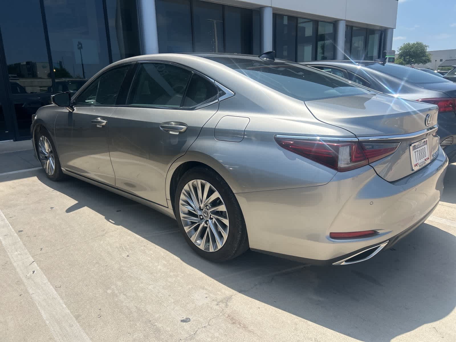 Thumbnail: 2020 Lexus ES - 6