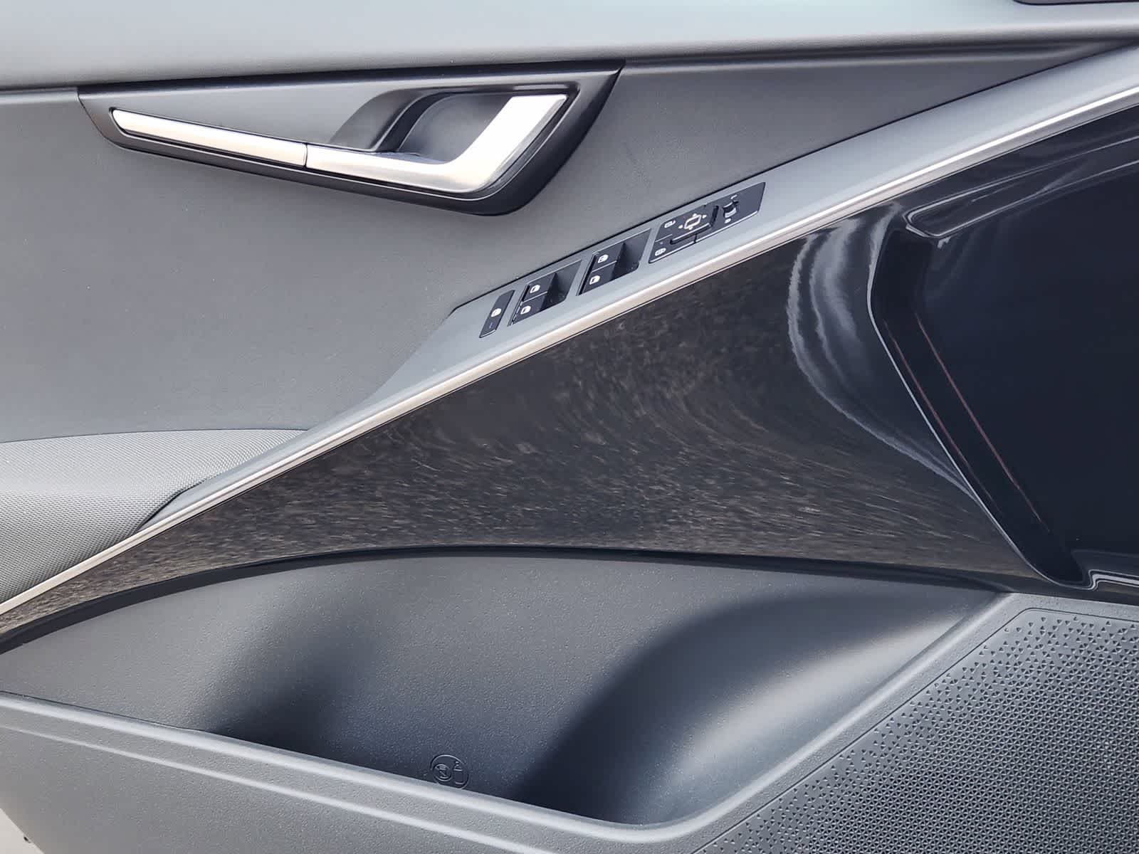 Thumbnail: 2024 Kia Niro - 21